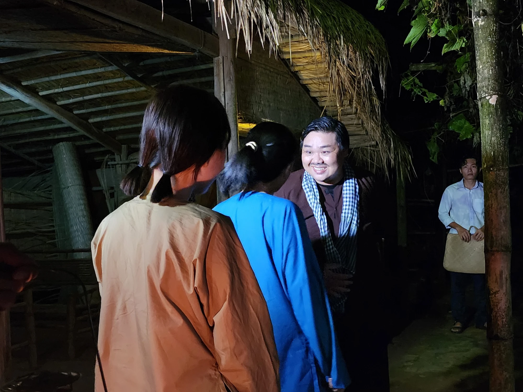 Thanh niên xếp hàng đăng ký tòng quân.