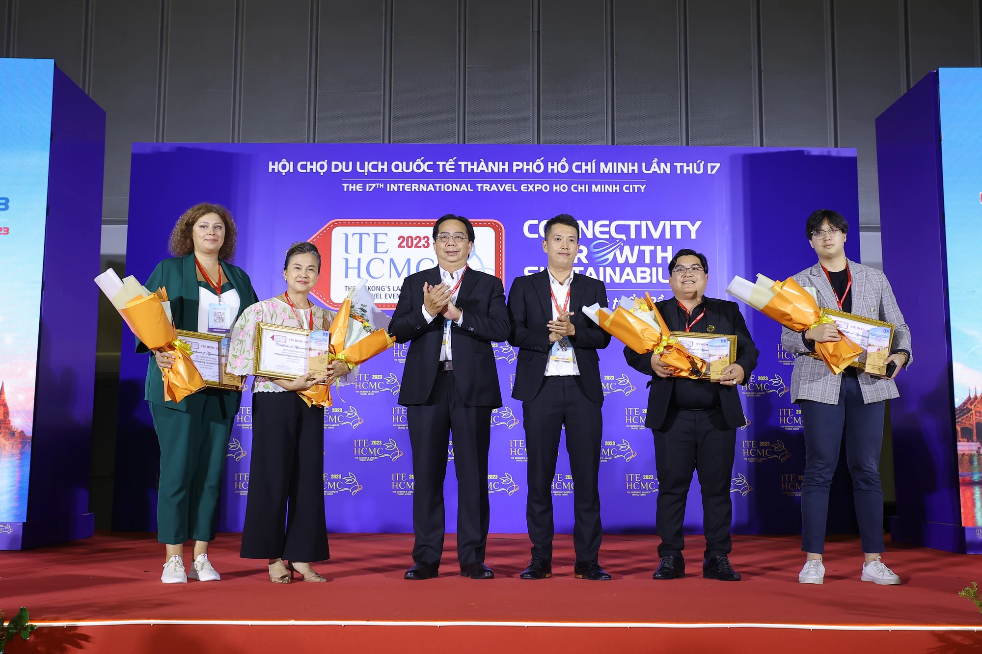 Công ty Sacotravel, Philippine Department Of Tourism, công ty CP phát triển Tùng Lâm đoạt giải hạng mục gian hàng từ 36m² - 54m². Công ty Sacotravel, Philippine Department Of Tourism, công ty CP phát triển Tùng Lâm đoạt giải hạng mục gian hàng từ 36m² - 54m².