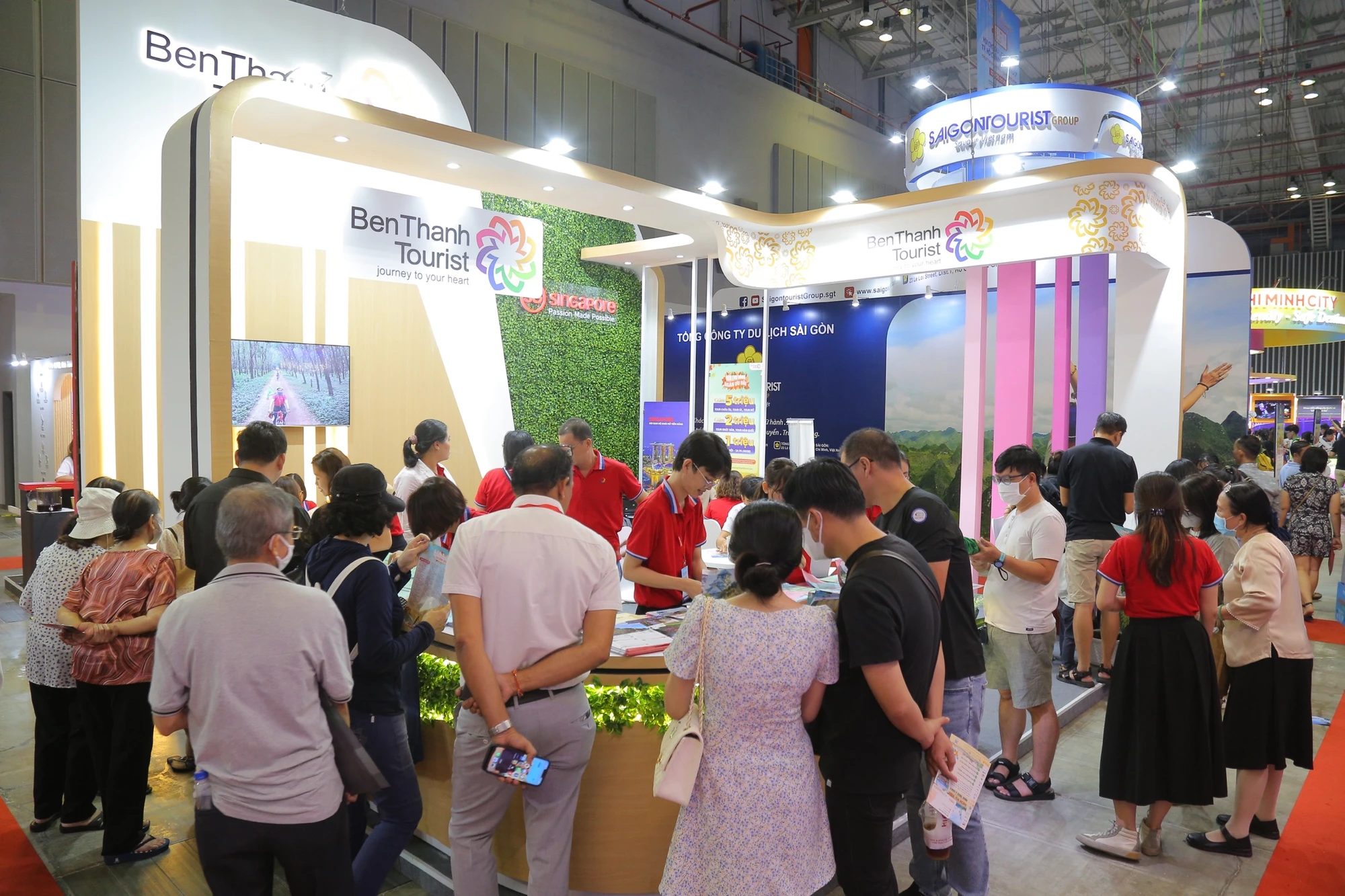 Doanh thu của công ty BenThanh Tourist tăng gấp 4 lần so với hội chợ năm 2022. Doanh thu của công ty BenThanh Tourist tăng gấp 4 lần so với hội chợ năm 2022.