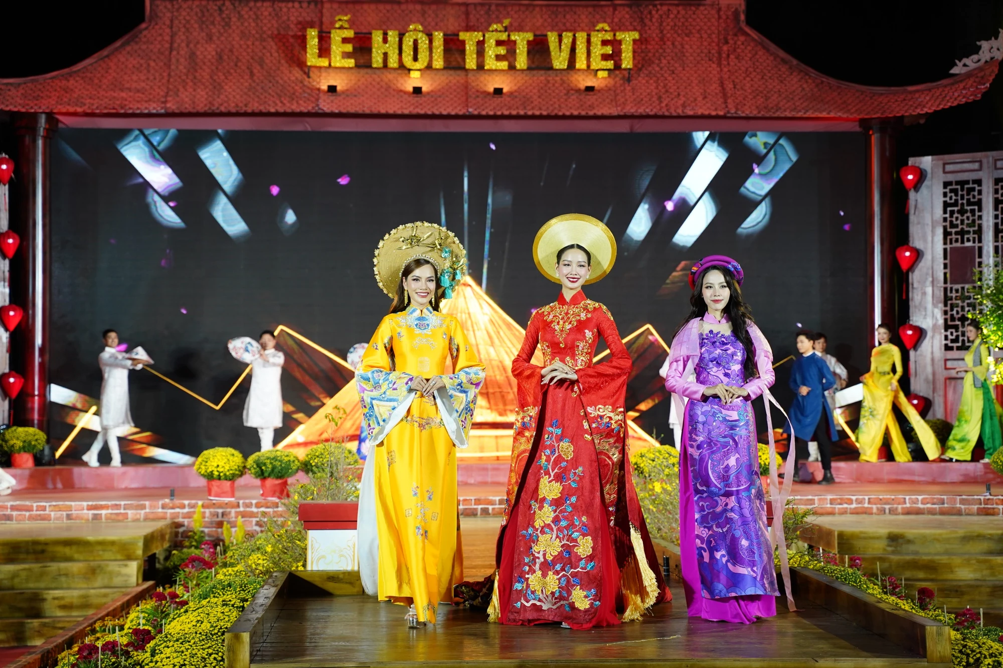 Lễ hội Tết Việt 2024 có sự đồng hành của đại sứ Hoa hậu Liên lục địa 2022 Lê Nguyễn Bảo Ngọc, Hoa hậu Hòa bình Việt Nam 2023 Lê Hoàng Phương, Á hậu 2 Hoa hậu Việt Nam 2022 Lê Nguyễn Ngọc Hằng.