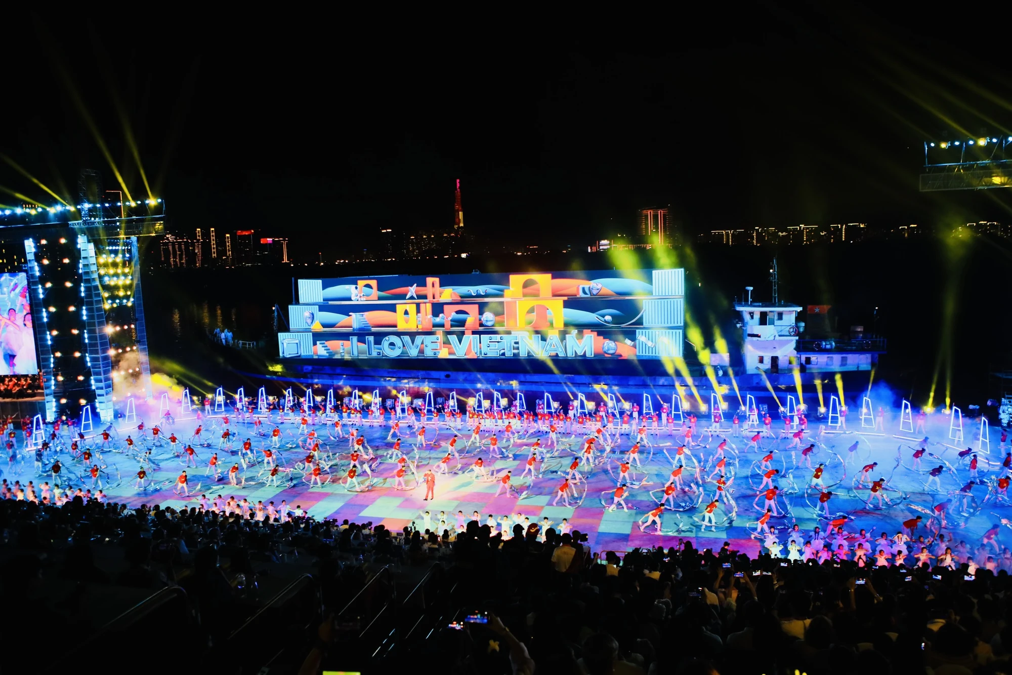chuyen-tau-huyen-thoai-17.jpg