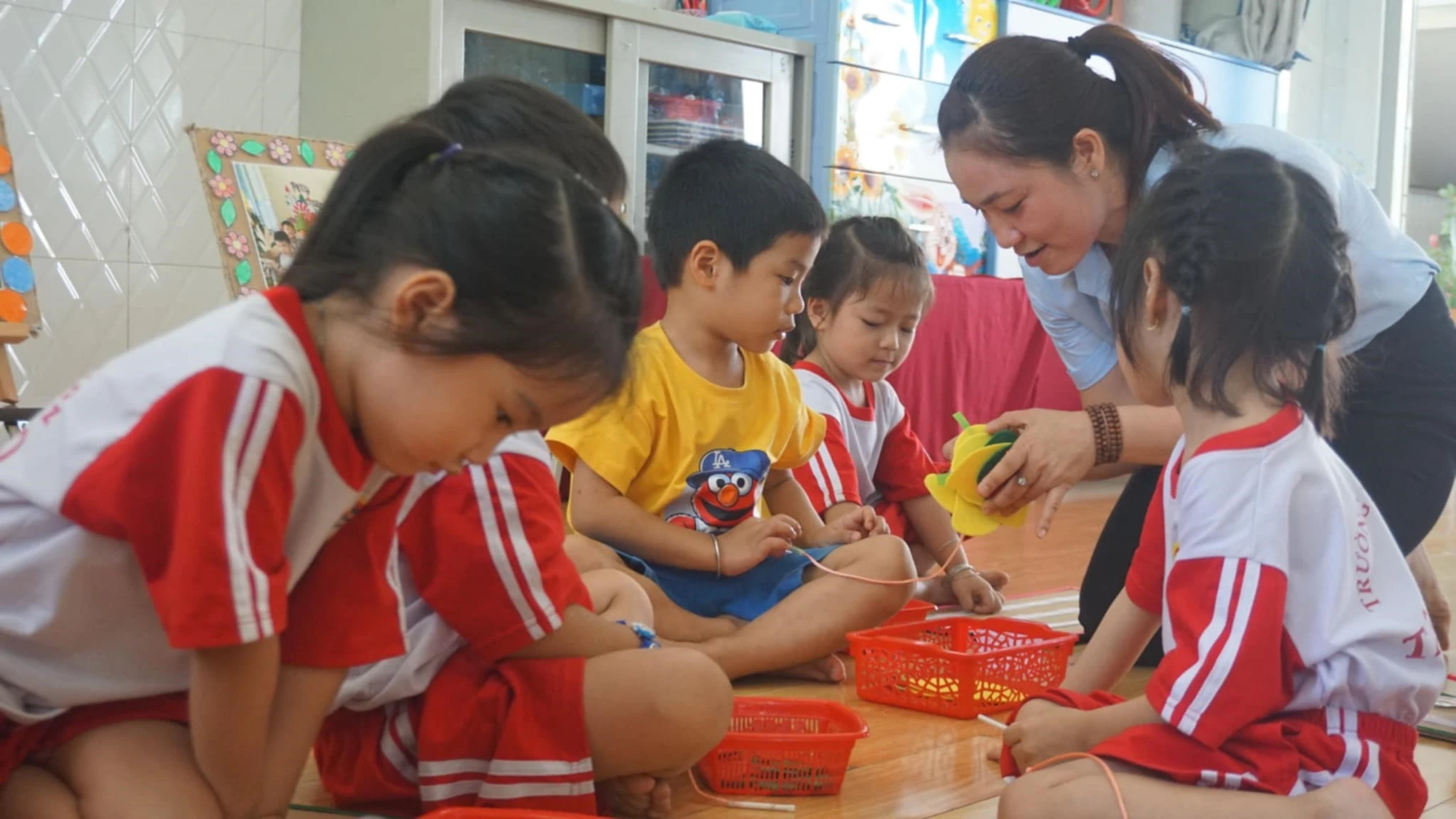Công nhân loay hoay tìm chỗ gửi con