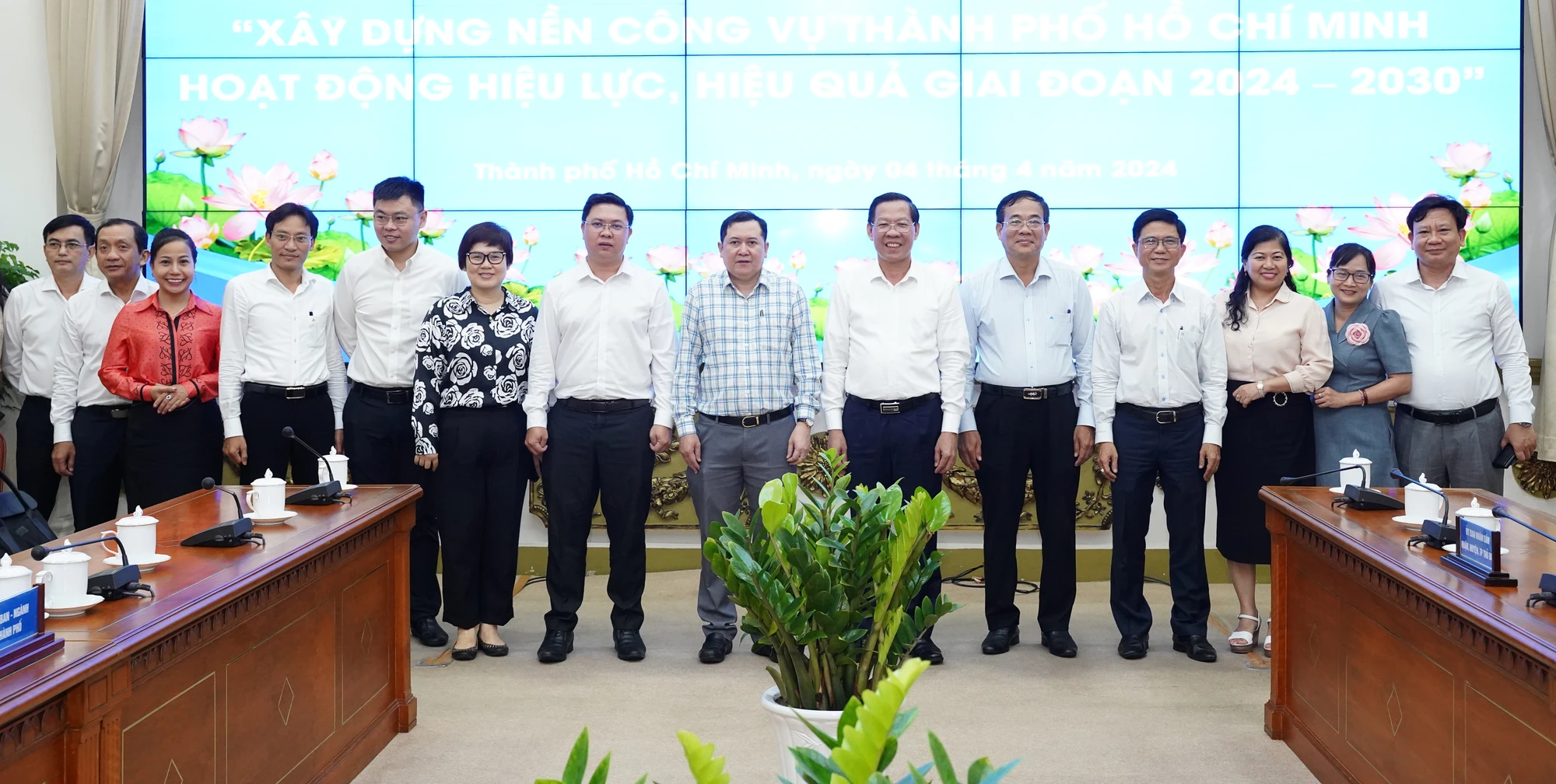 Động lực để cán bộ, công chức cống hiến: Thu nhập và sự tôn trọng