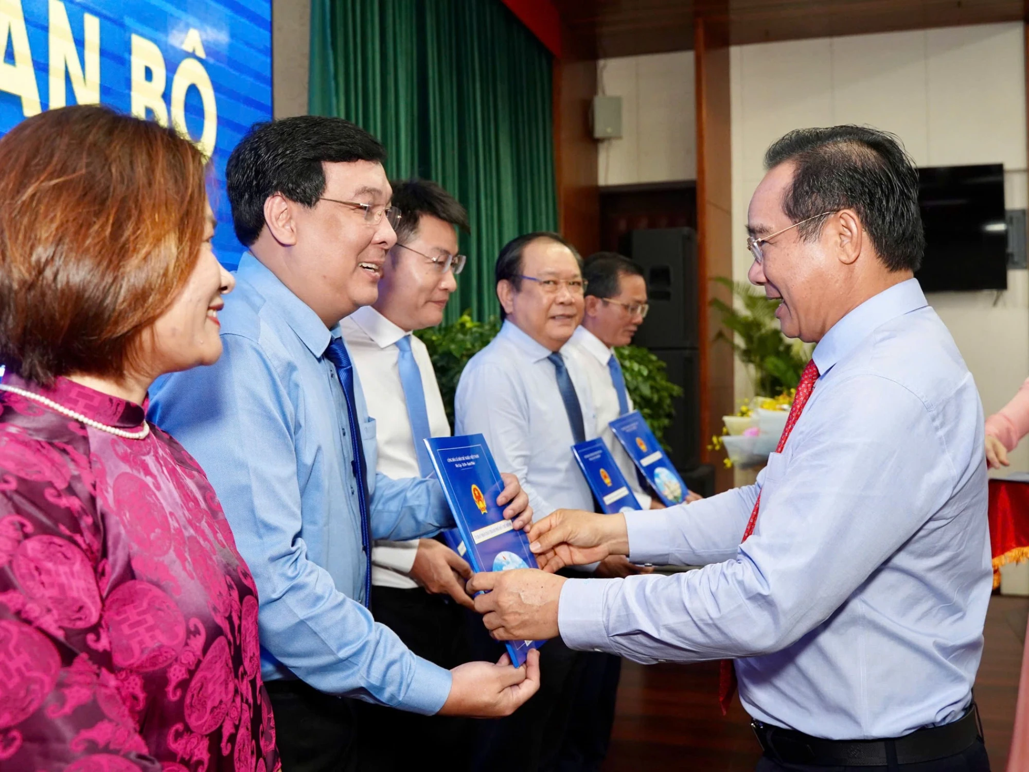 truc-thuoc-ubnd-tp.hcm-3.jpg