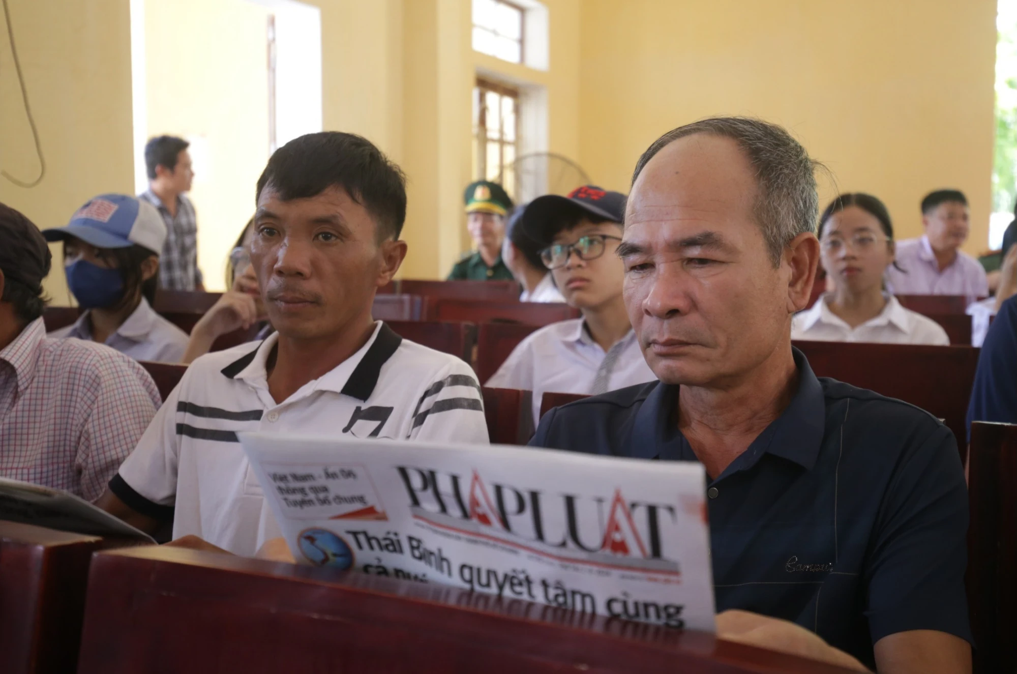 cung-ngu-dan-thap-sang-den-tren-bien-9455.jpg