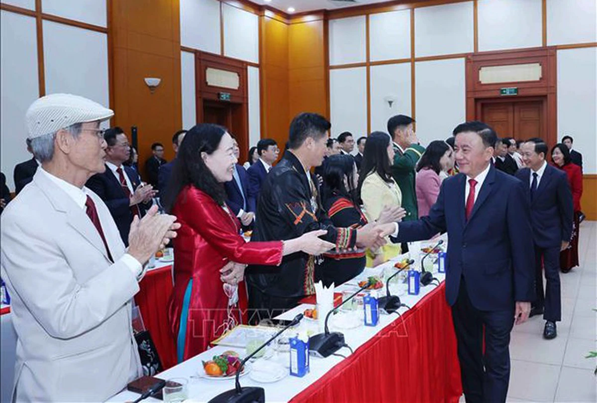 gap-mat-bi-thu-chi-bo-xuat=sac-toan-quoc.jpg