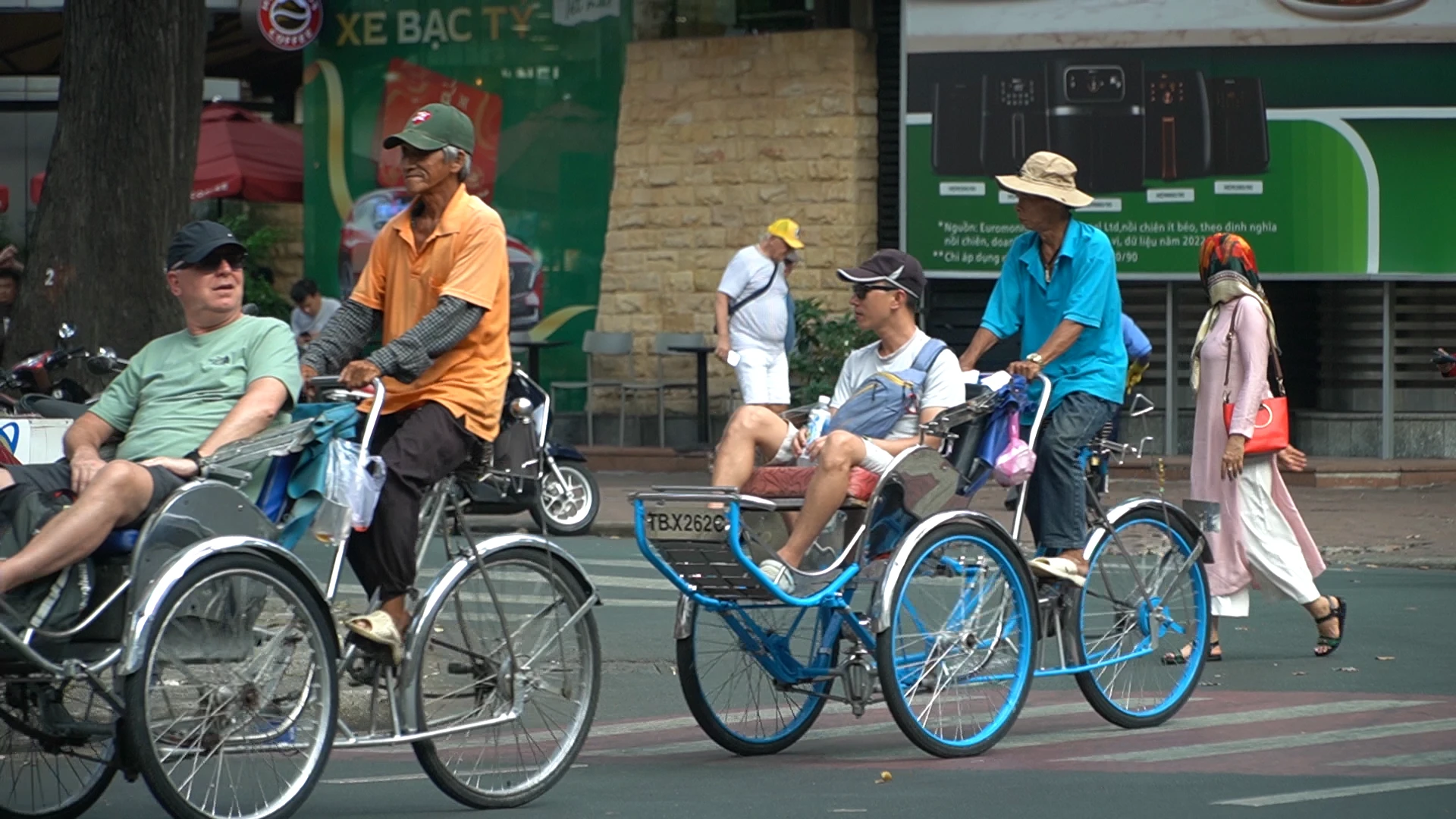 C0143.MP4.06_02_32_18.Still001.png