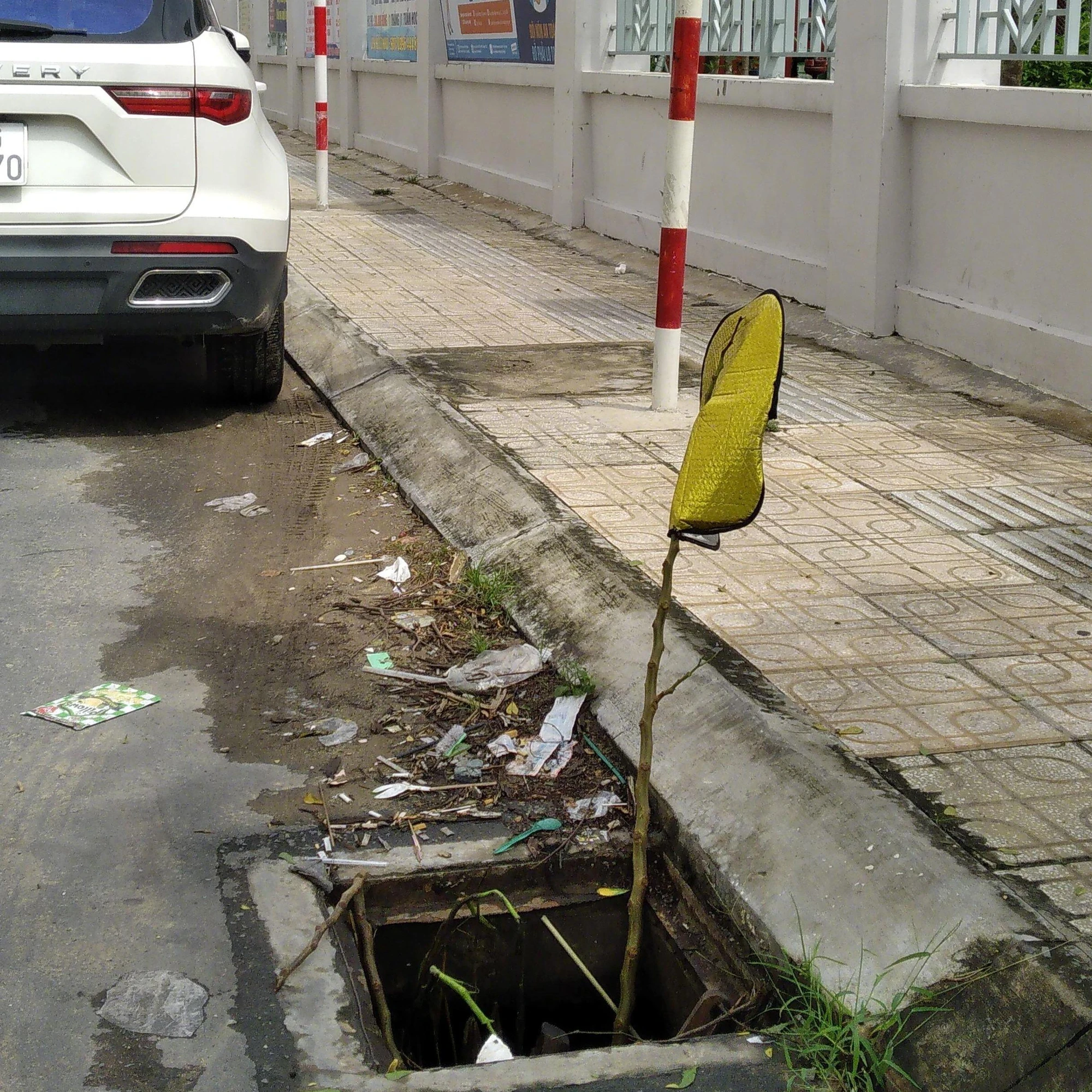 Hố ga bị mất nắp, nguy hiểm cho người đi đường