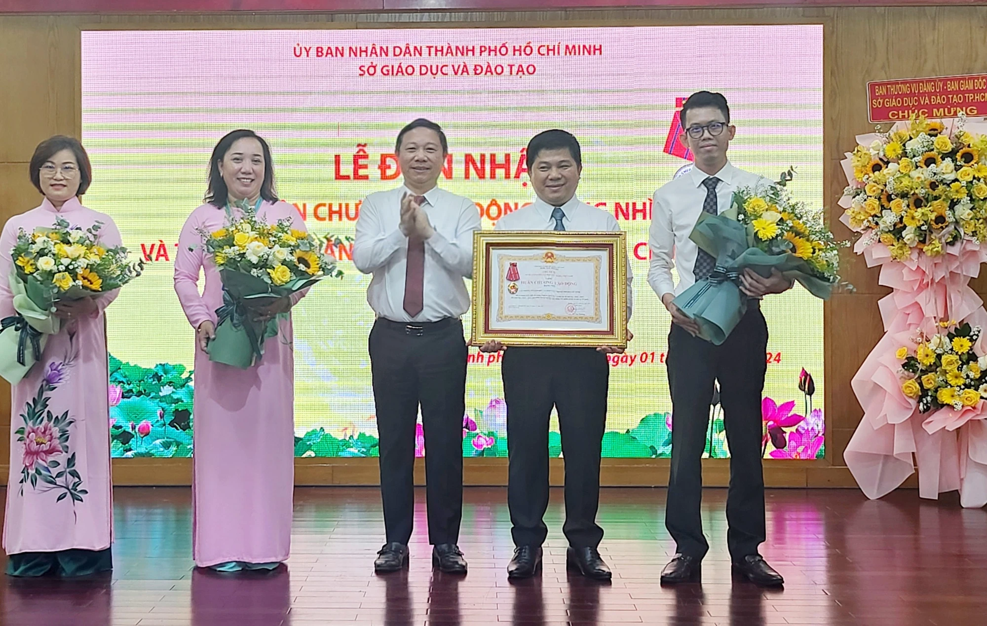 huan-chuong-lao-dong-hang-nhi.jpg