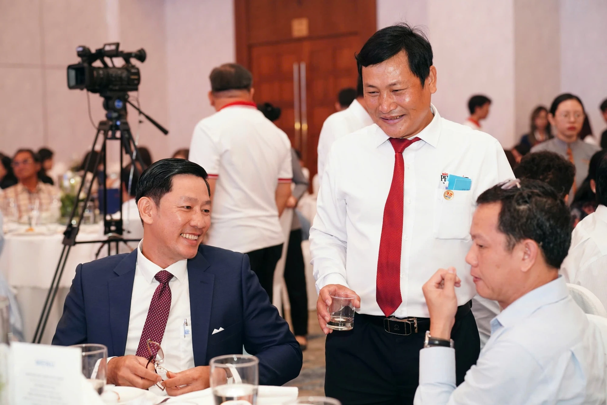 bao phap luat 2.jpg
