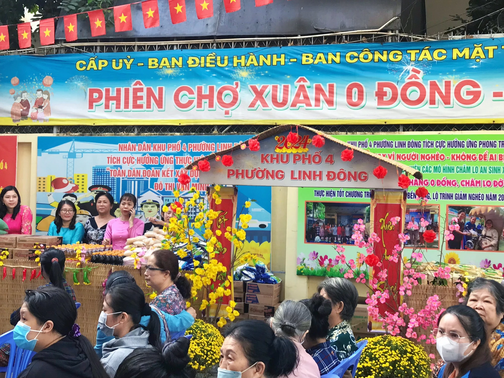 ron-rang-tet-nguoi-dan-tham-gia-cho-hoa-phien-cho-0-dong-.jpg