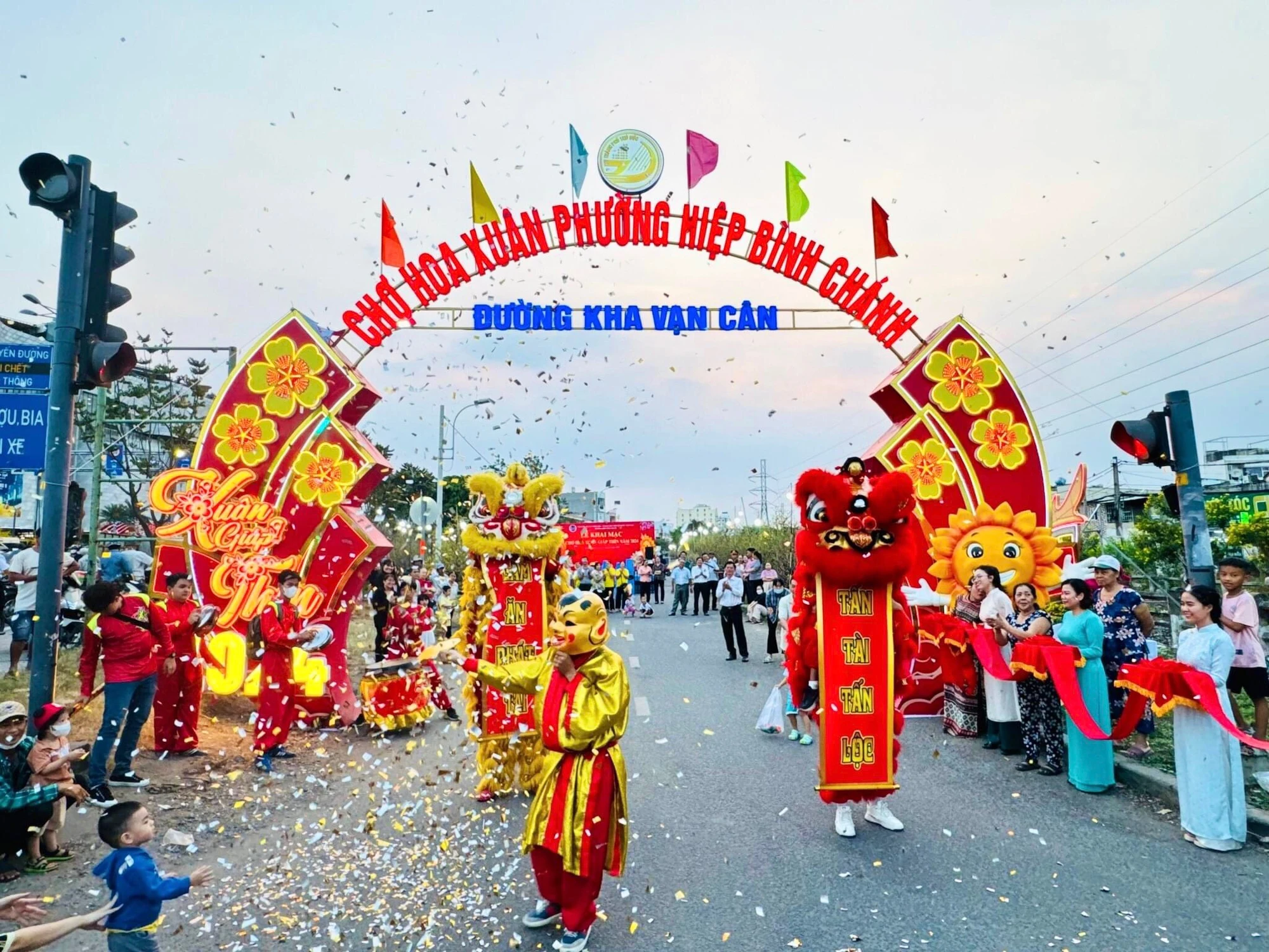 ron-rang-tet-nguoi-dan-tham-gia-cho-hoa-phien-cho-0-dong.jpg
