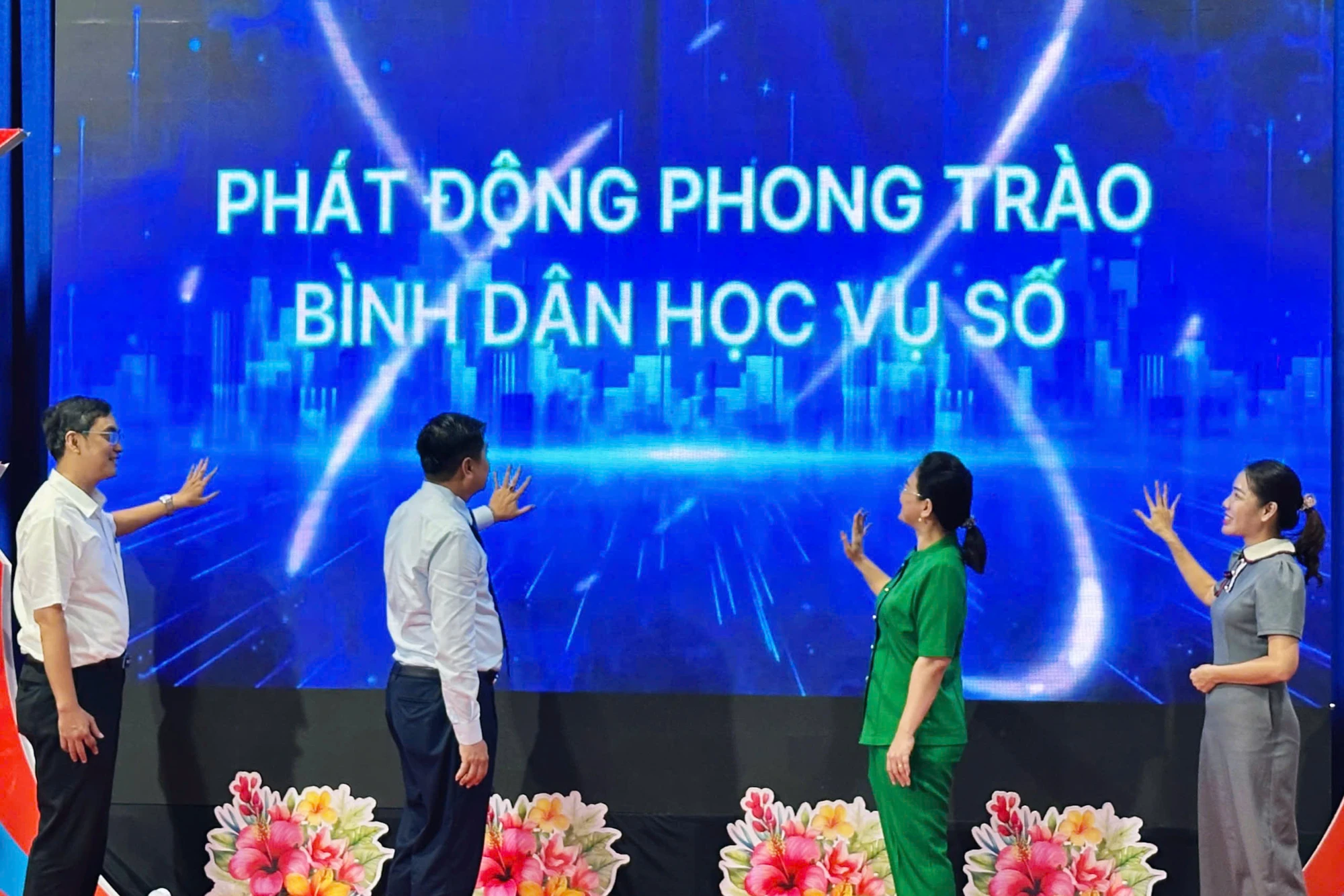 2lan-toa-tinh-than-thuong-ton-phap-luat-trong-ky-nguyen-so.jpg