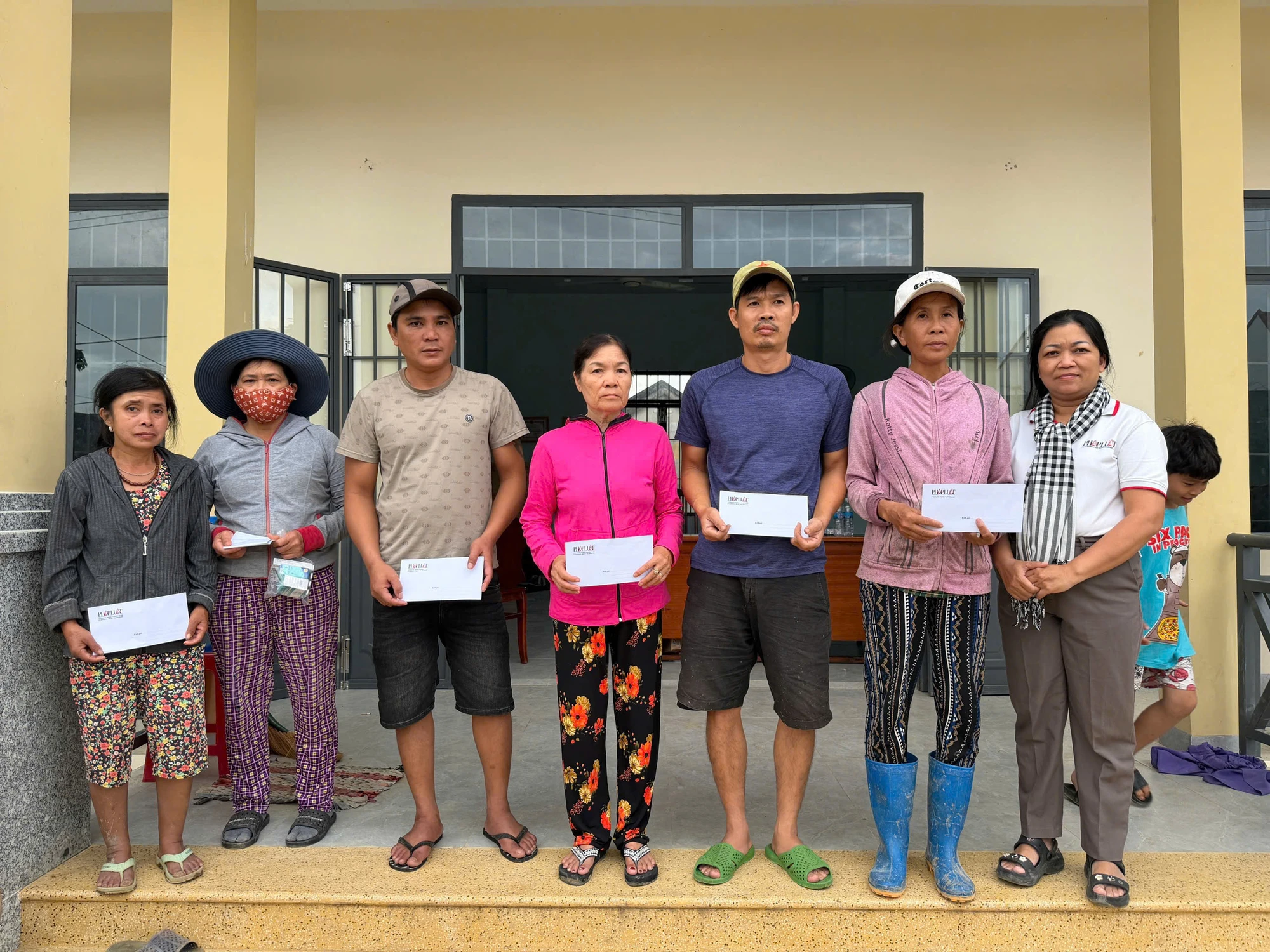 14bao-phap-luat-tp-hcm-chung-tay-tiep-suc-vung-lu-tinh-khanh-hoa.jpg