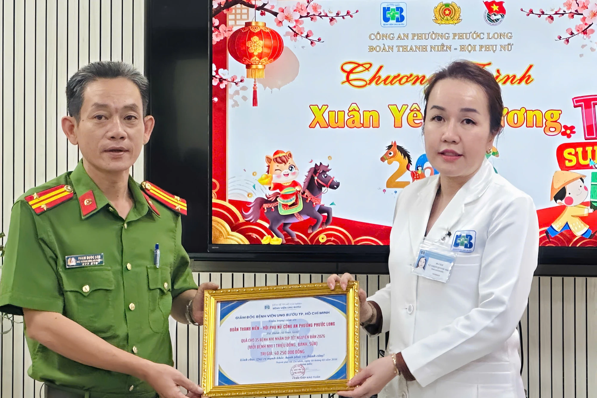 31tp-hcm-cong-an-phuong-phuoc-long-to-chuc-nhieu-hoat-dong-cham-lo-tet-cho-nguoi-dan-.jpg