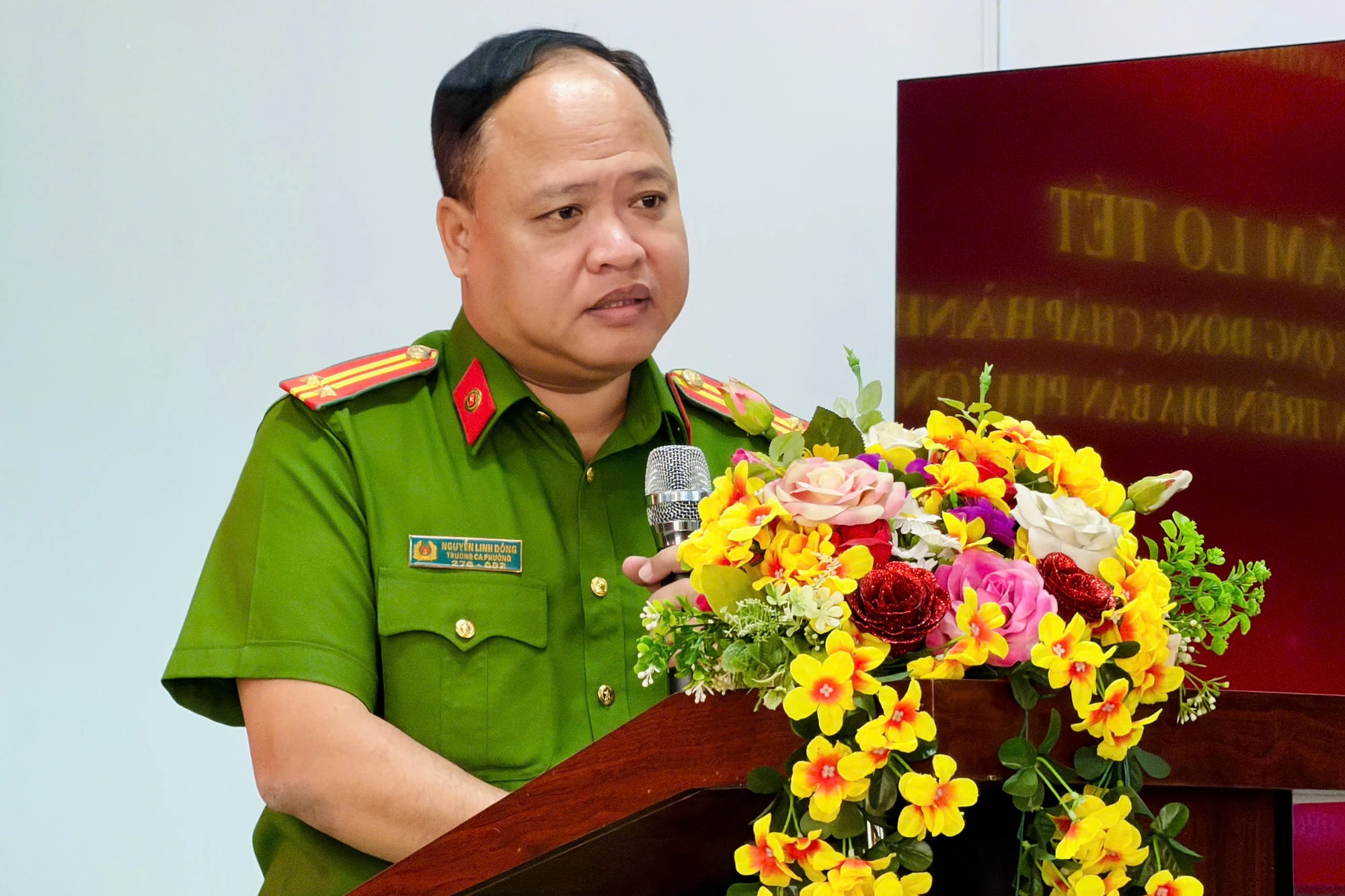 tp-hcm-cong-an-phuong-phuoc-long-to-chuc-nhieu-hoat-dong-cham-lo-tet-cho-nguoi-dan-.jpg
