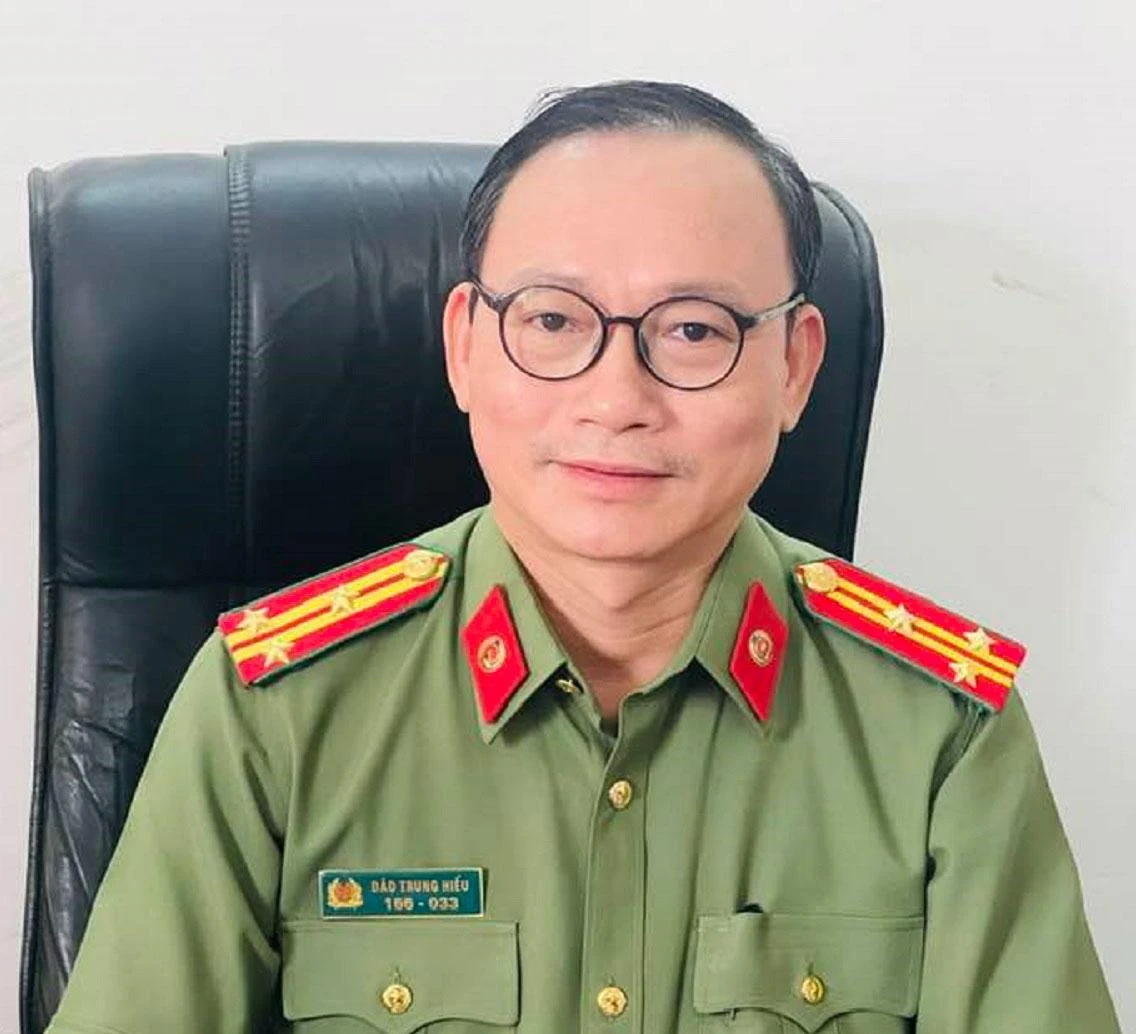 TS-Thượng tá Đào Trung Hiếu. TS-Thượng tá Đào Trung Hiếu.