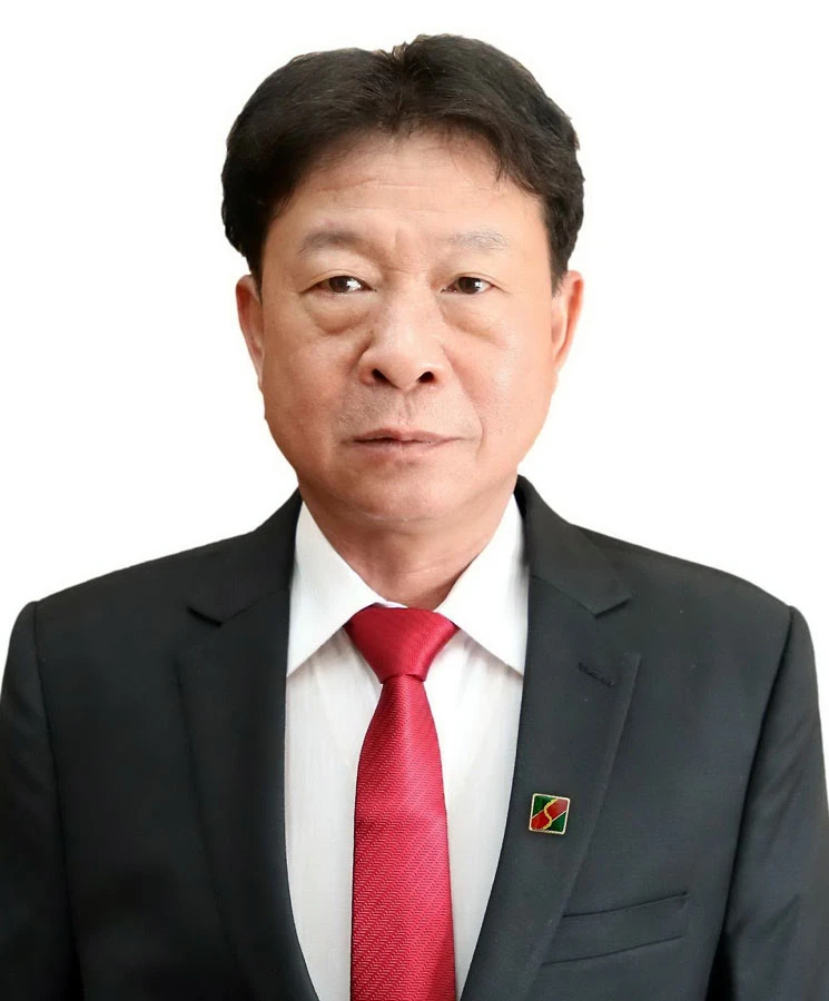 P5_mau-doanh-nghiep_PHAM-TRUNG-KIEN.jpg