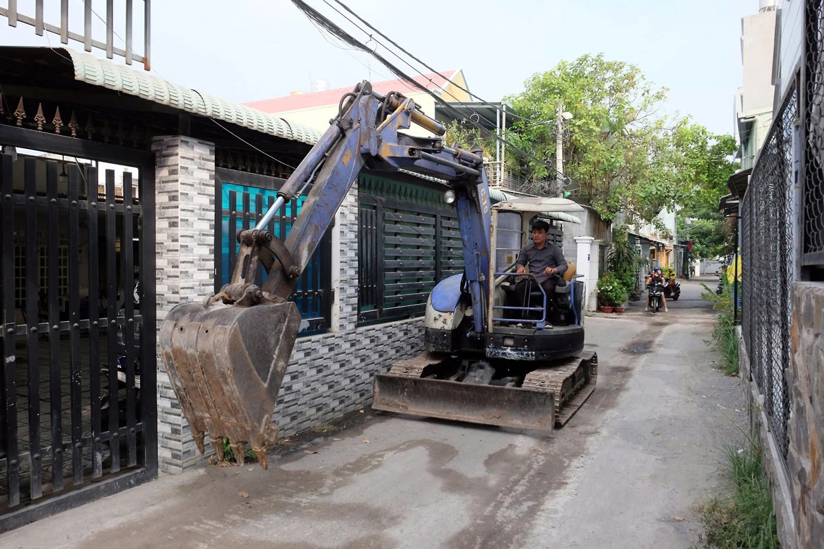 p8-9(box)-bai1sua-daotrang-50namgiaothong--thylan.jpg
