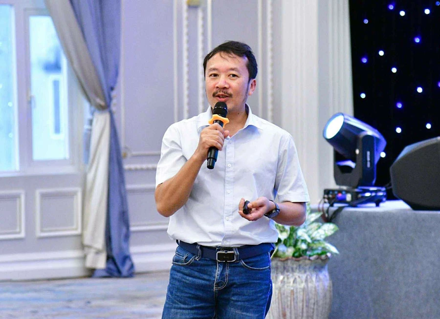 P45_Chan-trang_TRINH-LE-NGUYEN.jpg