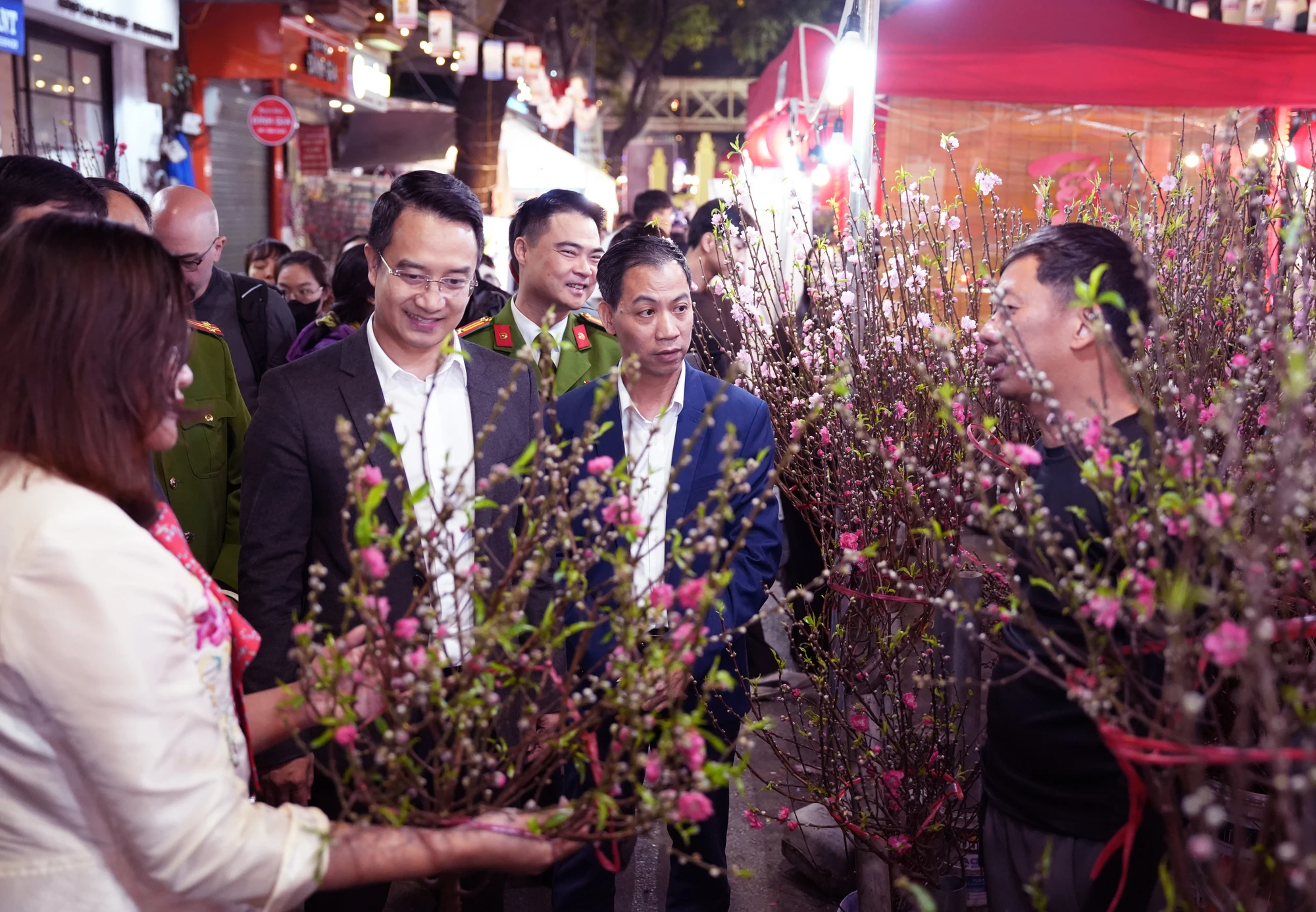 cho-hoa-hang-luoc-0.jpg