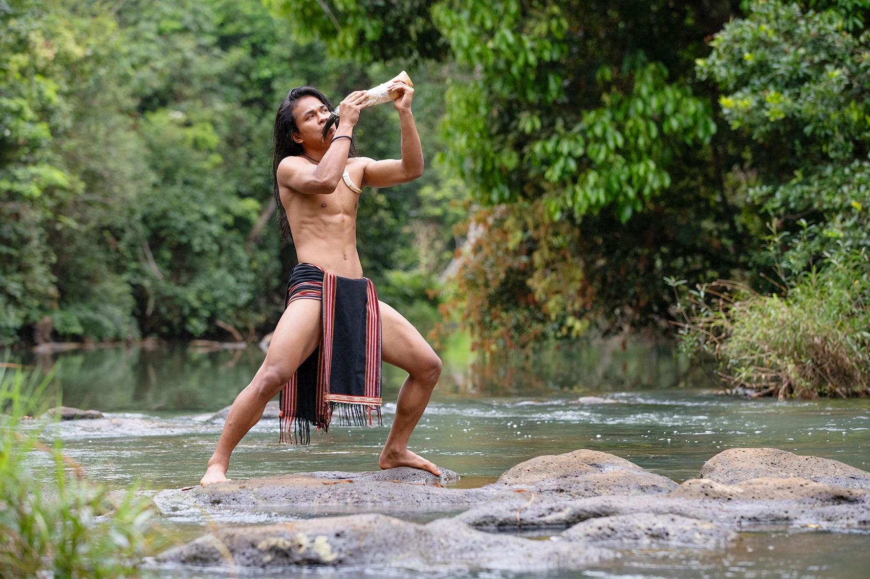 Rcombus-chang-tarzan-Tay-Nguyen-12.jpg