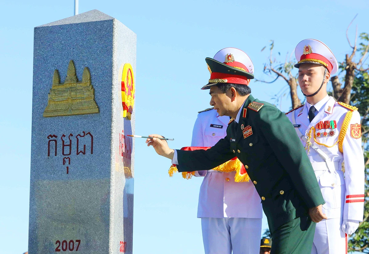 Chuong-trinh-giao-luu-quoc-phong-ba-nuoc-Viet-nam-lao-campuchia 4.jpg