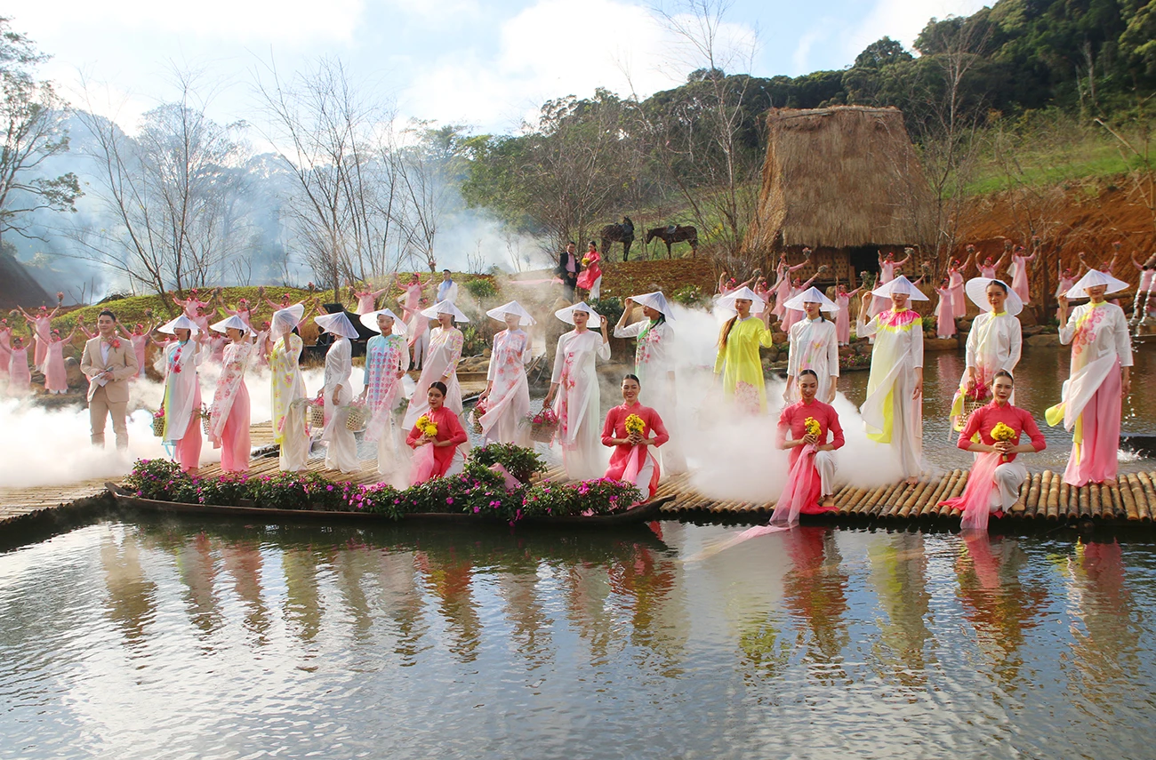 chuong-trinh-mang-den-thien-duong-hong-cuoi-nam-3-7465.jpg