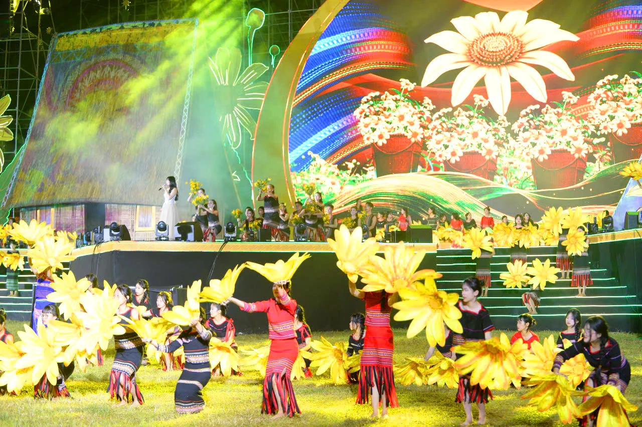 Tuan-le-hoa-da-quy-nui-lua-chu-dang-ya-11.jpg