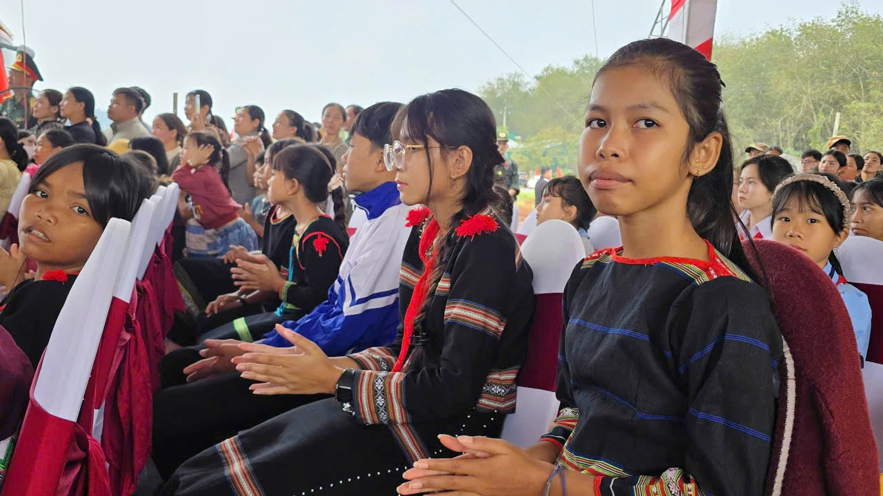 Pho-thu-tuong-du-le-khoi-cong-7-truong-hoc-bien-gioi-Gia-Lai-6.jpg