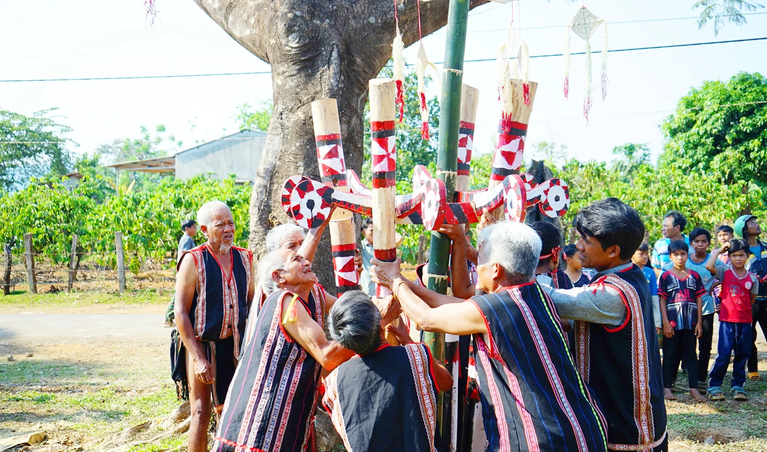 Le-mung-chien-thang-nguoi-Jrai-Gia-Lai-1.jpg