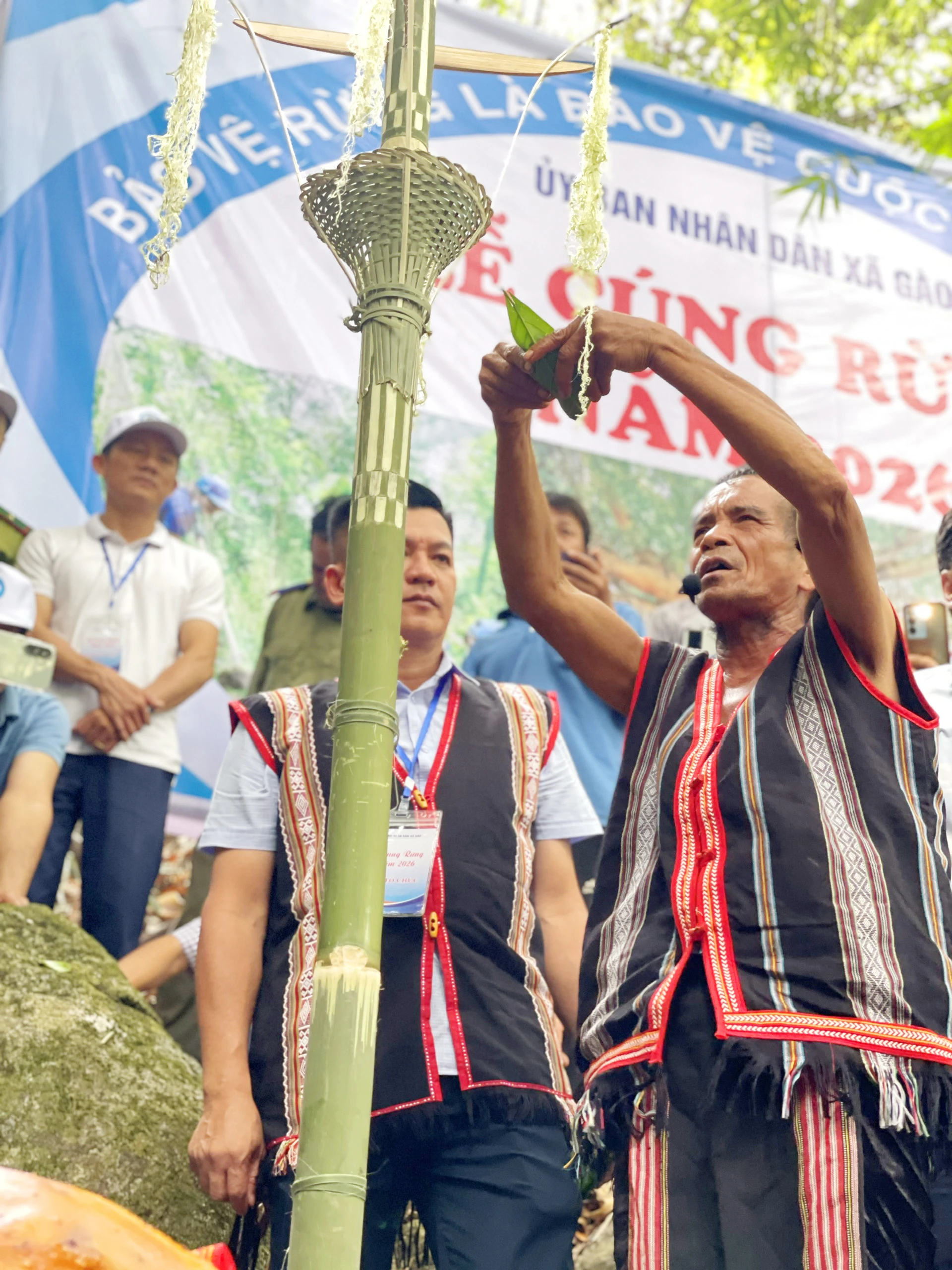 Nghi-le-cung-rung-cua-nguoi-Jrai-5.jpg