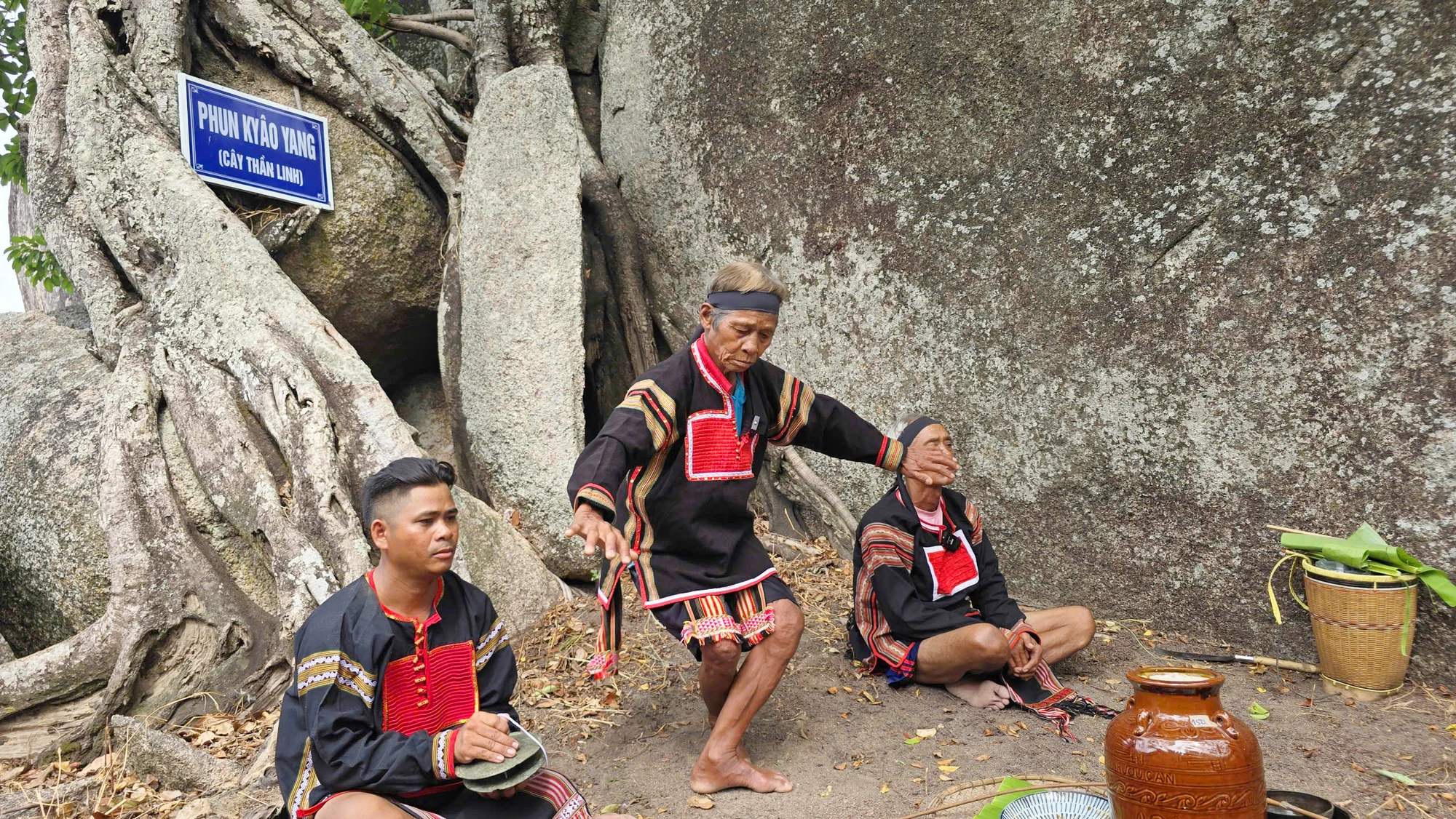 Nghi-le-cau-mua-Vua-Lua-Gia-Lai-15.jpg