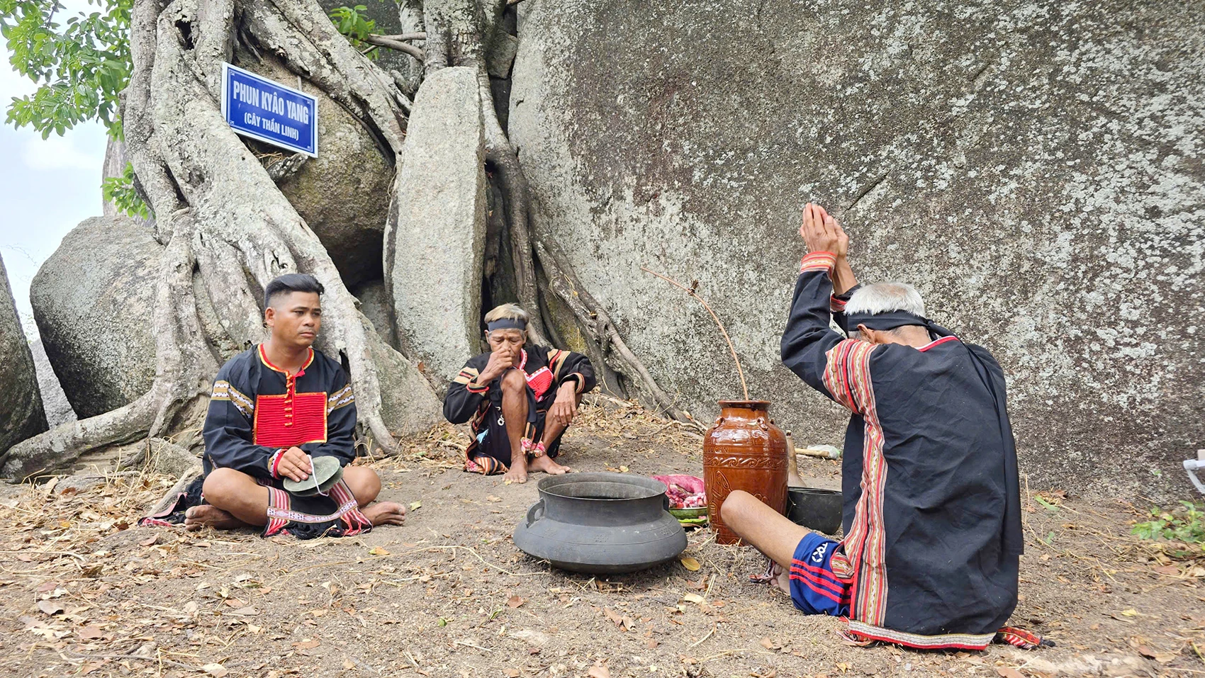 Nghi-le-cau-mua-Vua-Lua-Gia-Lai-4.jpg