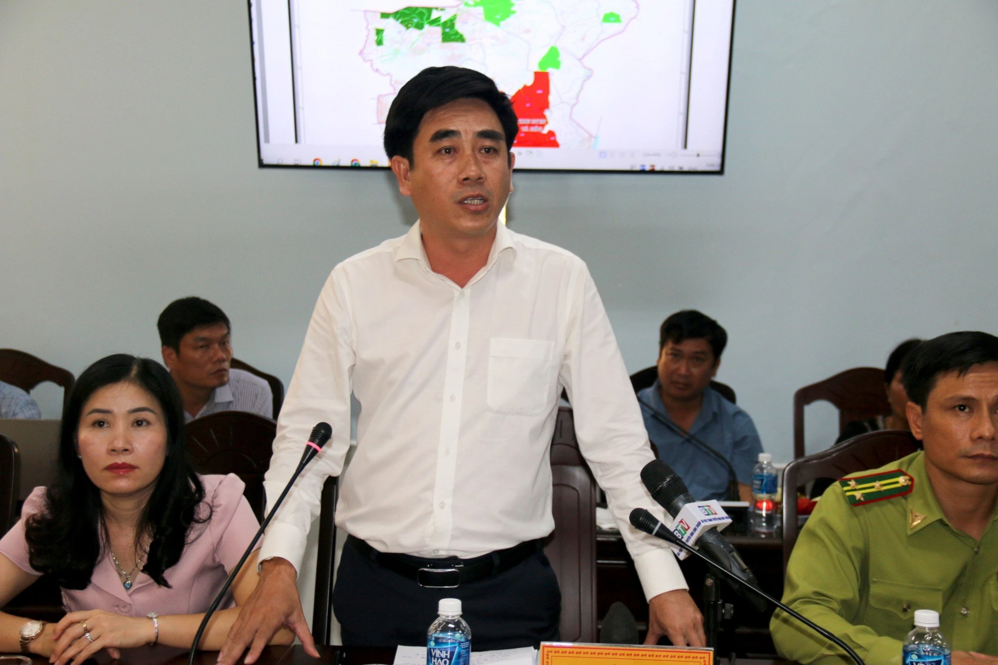 Ông Lê Thanh Sơn trả lời thông tin báo chí. Ảnh PN Ông Lê Thanh Sơn trả lời thông tin báo chí. Ảnh PN