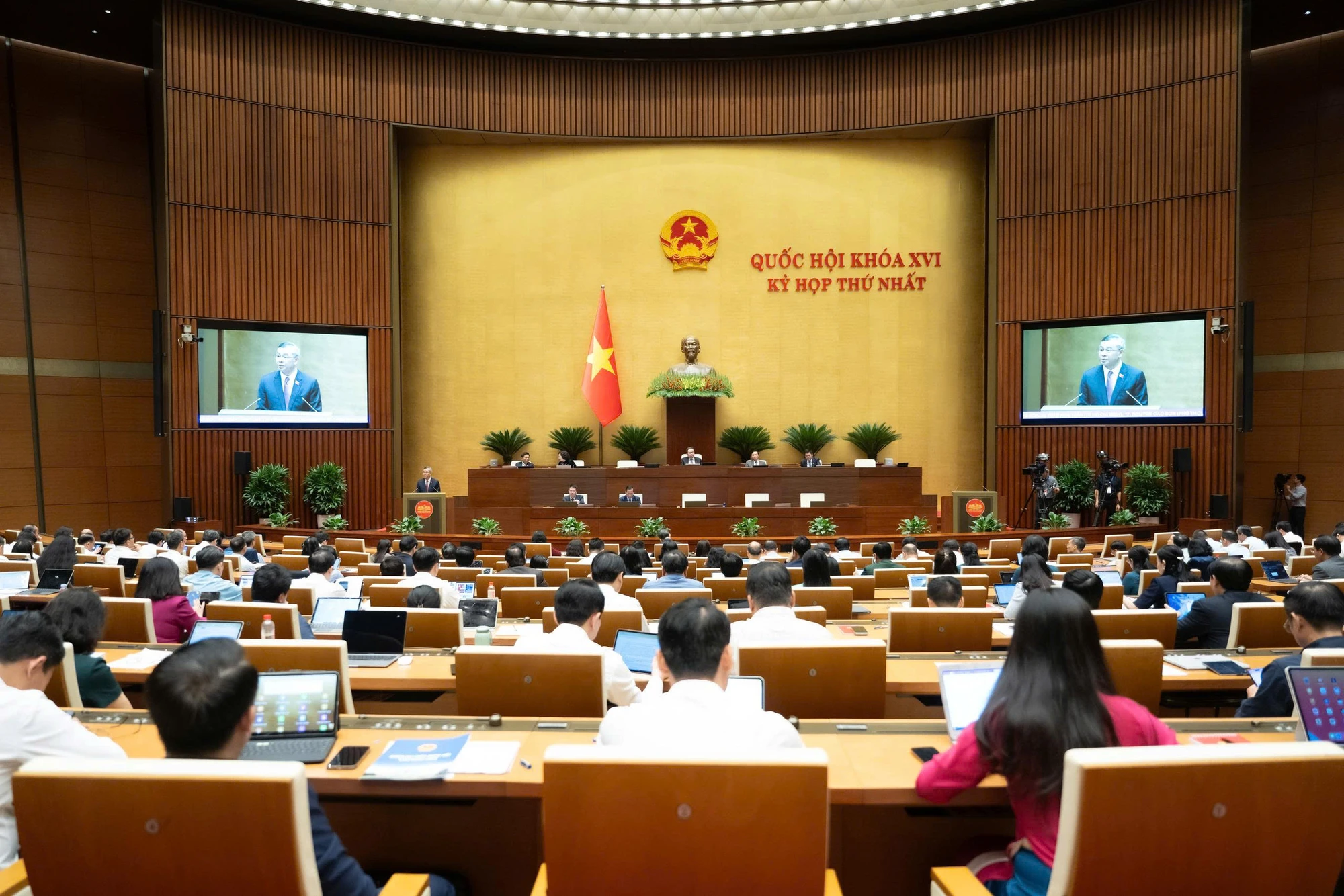 P4+5-bai-phu-Quoc-hoi-khoa-XVI-khoi-thong-nguon-luc-kinh-te.jpg