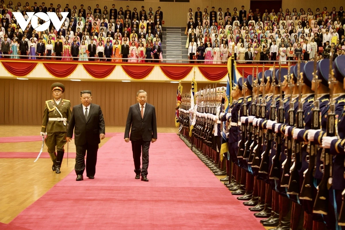 Tong-Bi-thu-To-Lam-tham-Trieu-Tien.jpeg