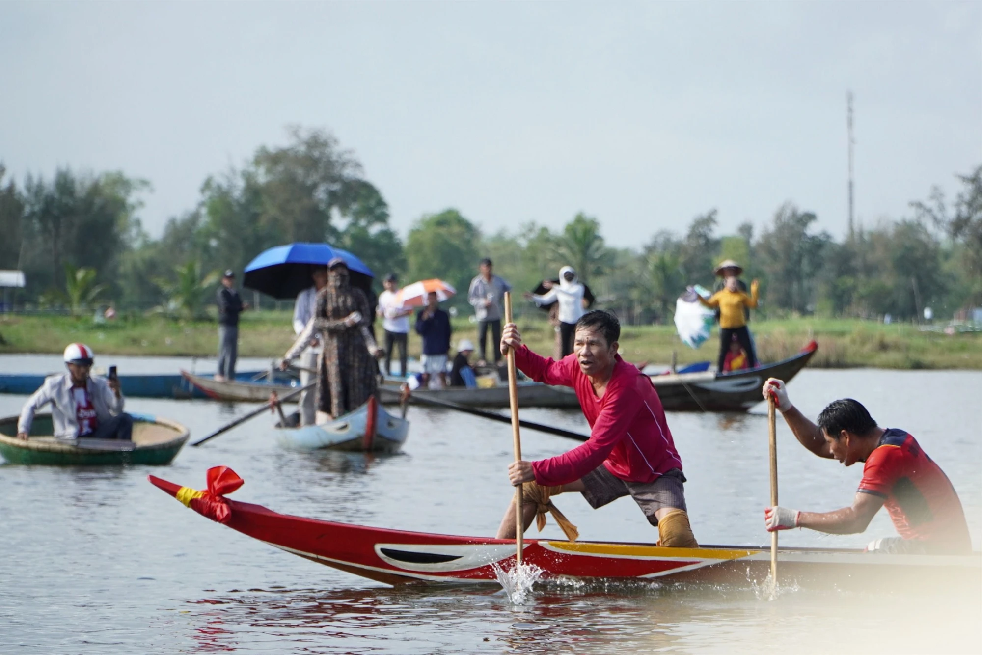 Dua-thuyen-xom-dinh-18.JPG