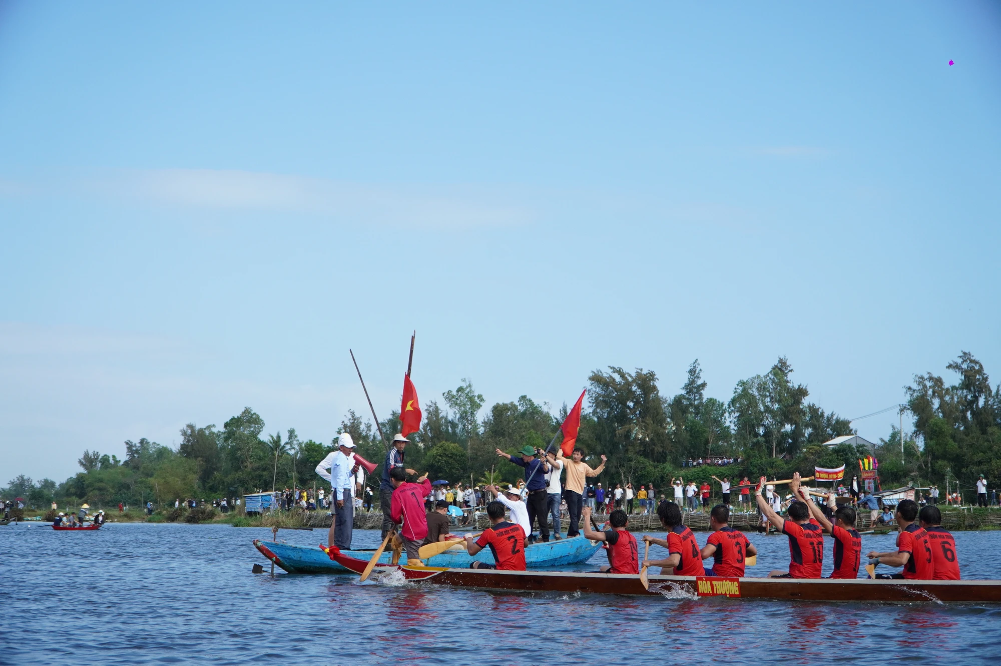 Dua-thuyen-xom-dinh-30.JPG