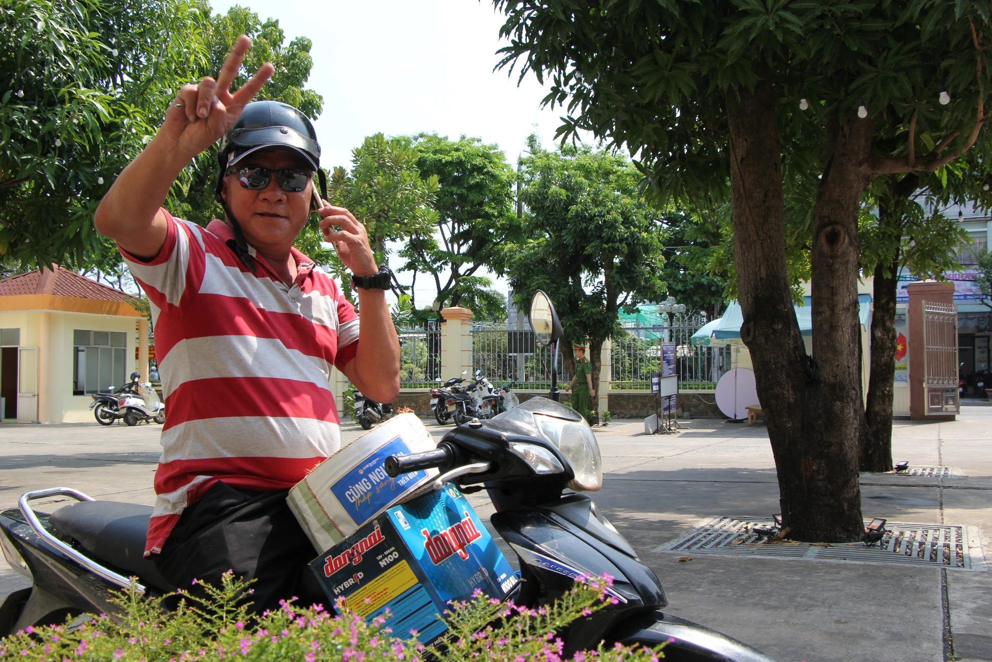cung-ngu-dan-thap-sang-den-tren-bien-24.jpeg