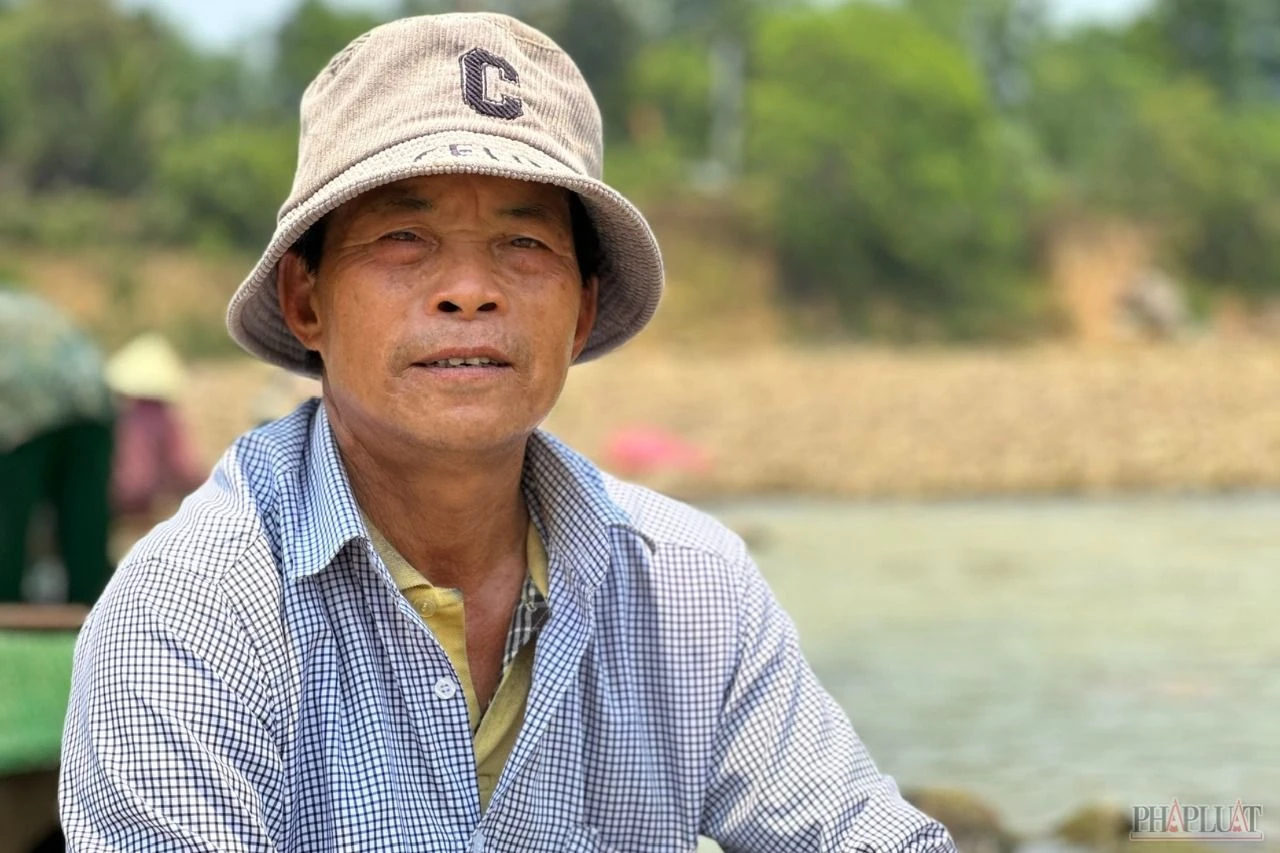 Người dân miền núi Quảng Nam xuống sông tìm vàng