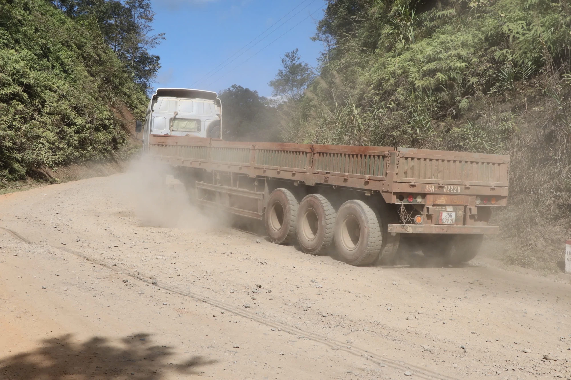 Quoc-lo-14d-dai-75km-di-mat-4-tieng-10.jpeg