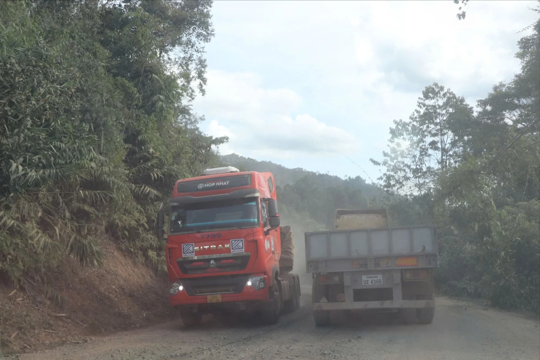 Quoc-lo-14d-dai-75km-di-mat-4-tieng-28.jpeg