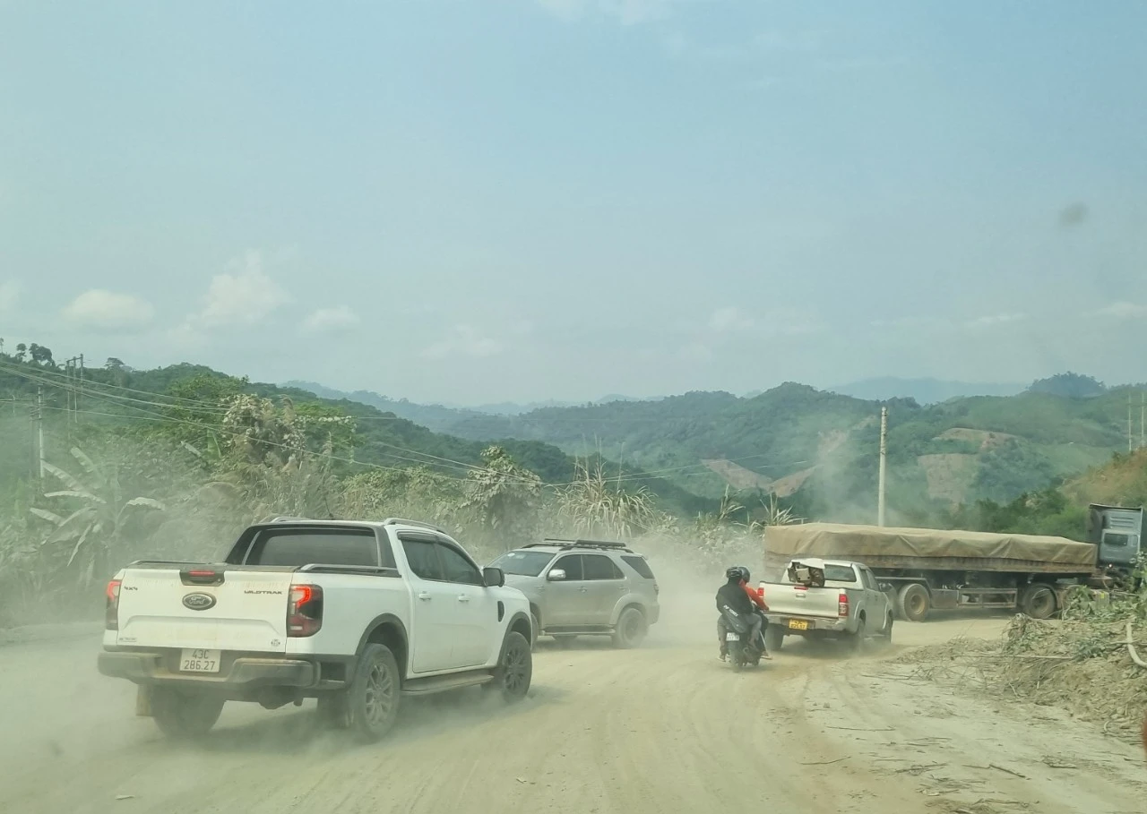 Quoc-lo-14d-dai-75km-di-mat-4-tieng-33.jpeg