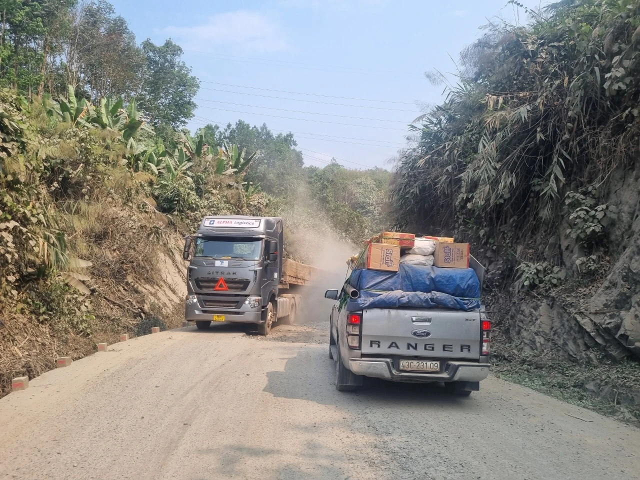 Quoc-lo-14d-dai-75km-di-mat-4-tieng-42.jpeg