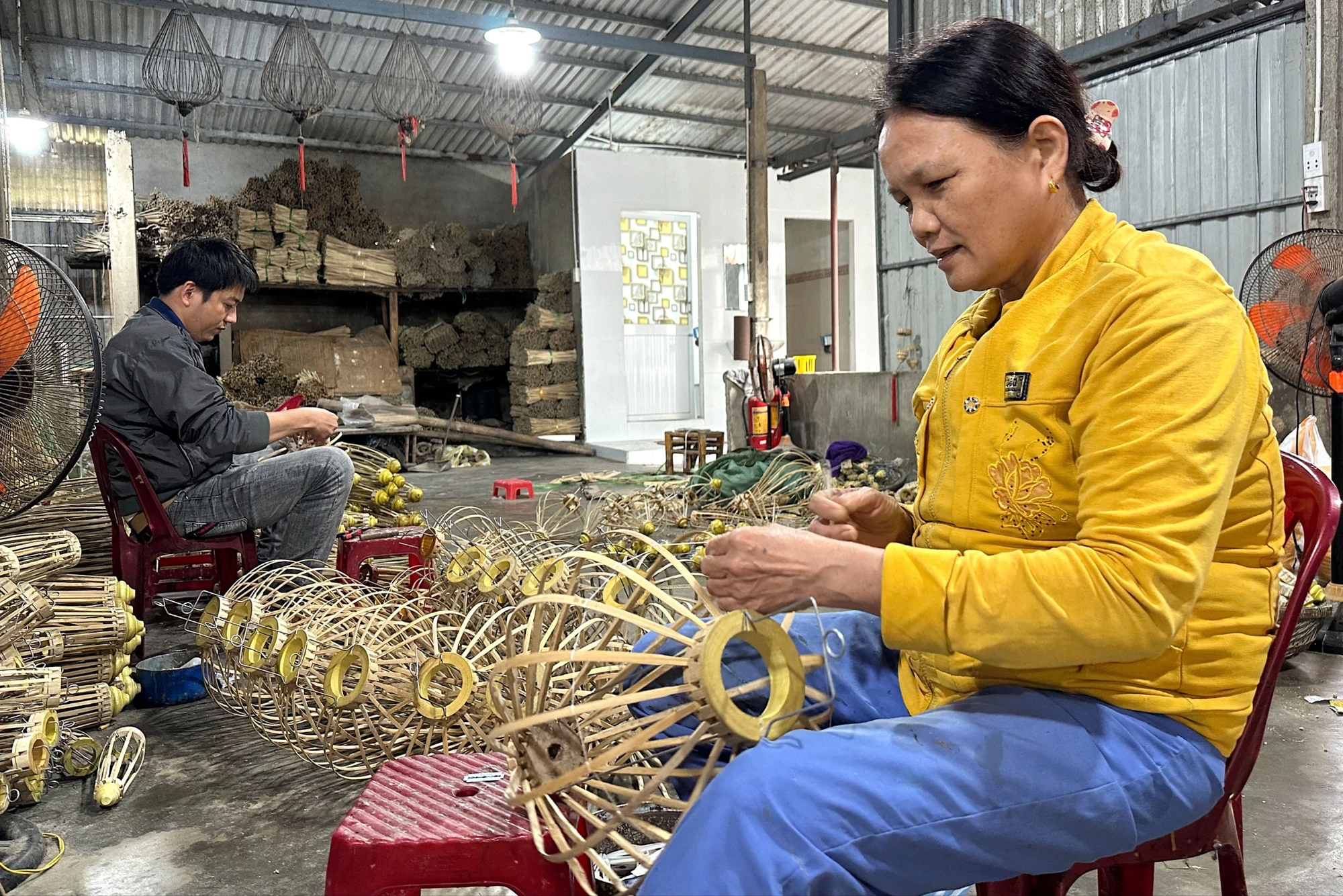 nghe-lam-long-den-400-nam-tuoi-o-hoi-an-23.JPG