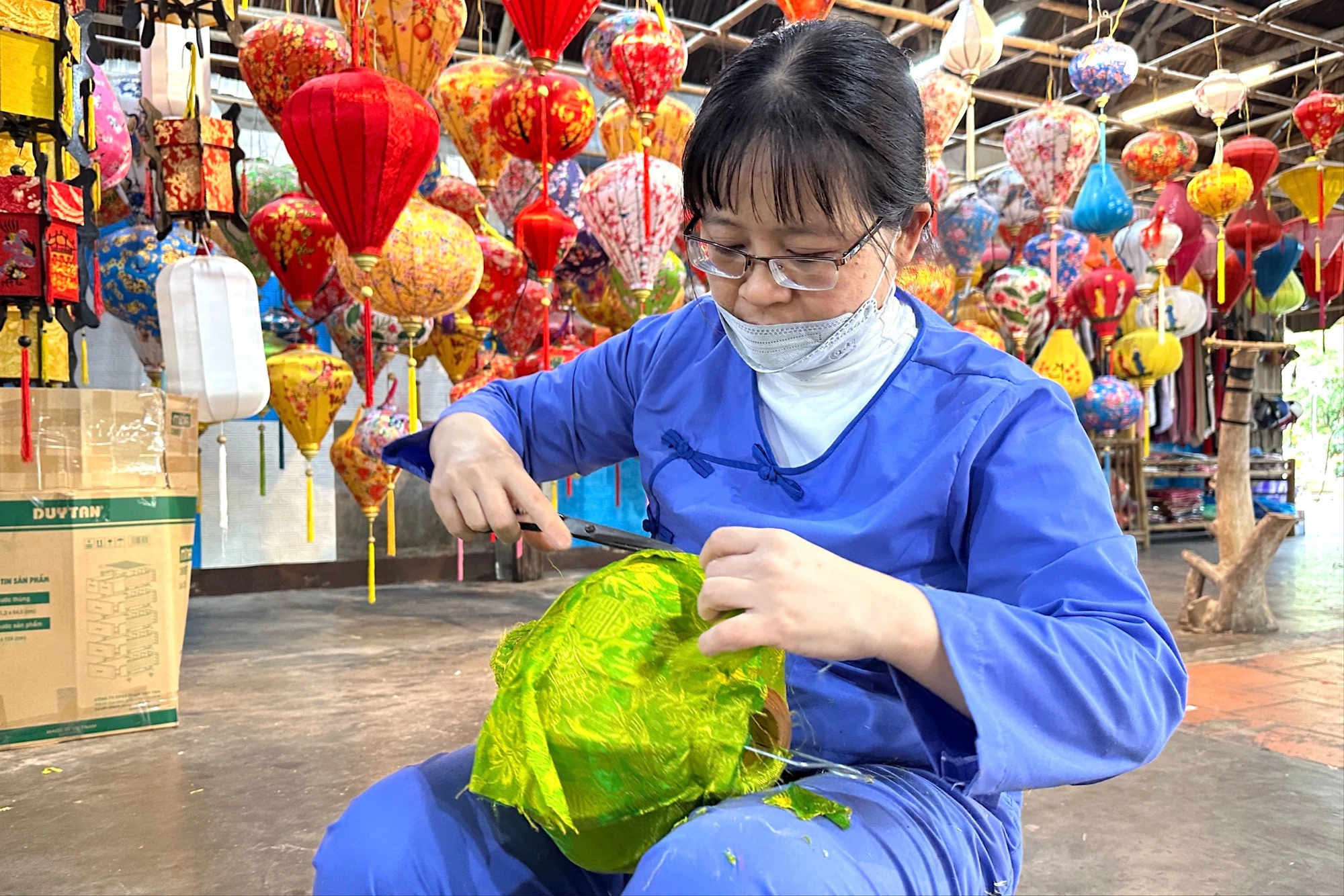 nghe-lam-long-den-400-nam-tuoi-o-hoi-an-32.jpg