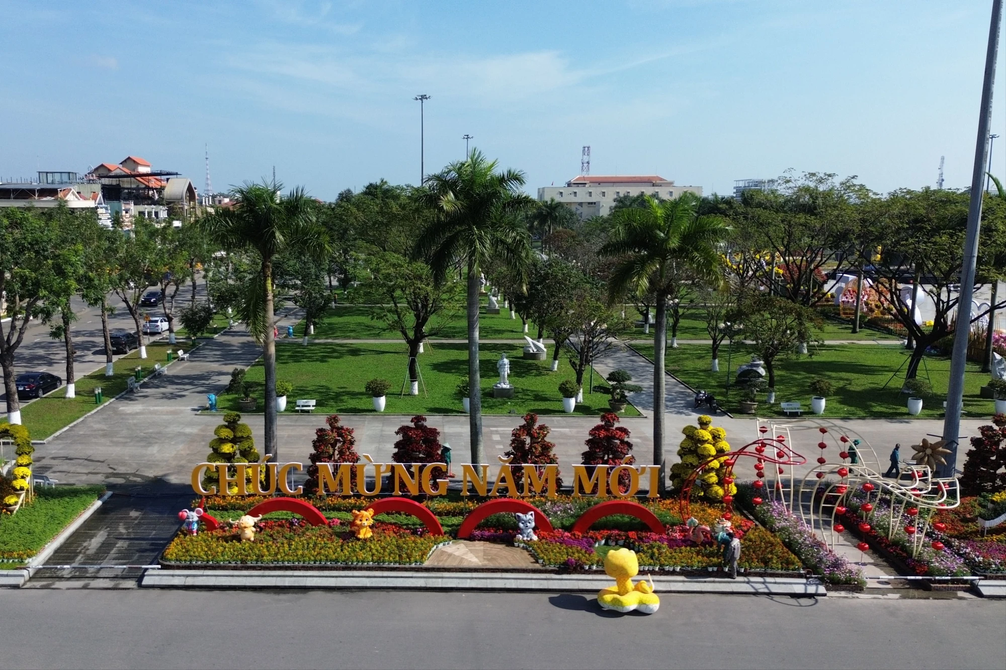 ran-vang-quang-nam-lo-dienQuang-truong-Tam-Ky-ruc-sac-xuan-18.JPG