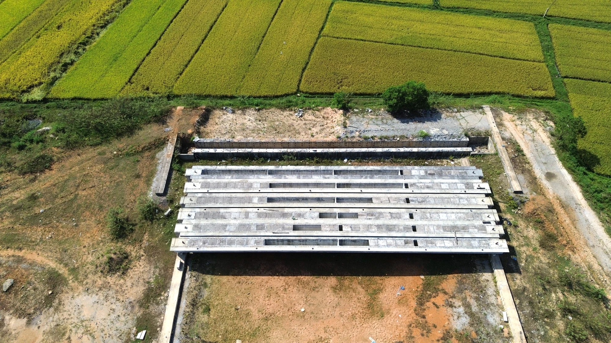 cau-moi-lam-6-nam-khong-xong-nguoi-dan-lieu-minh-di-tren-cau-tu-than-23.JPG