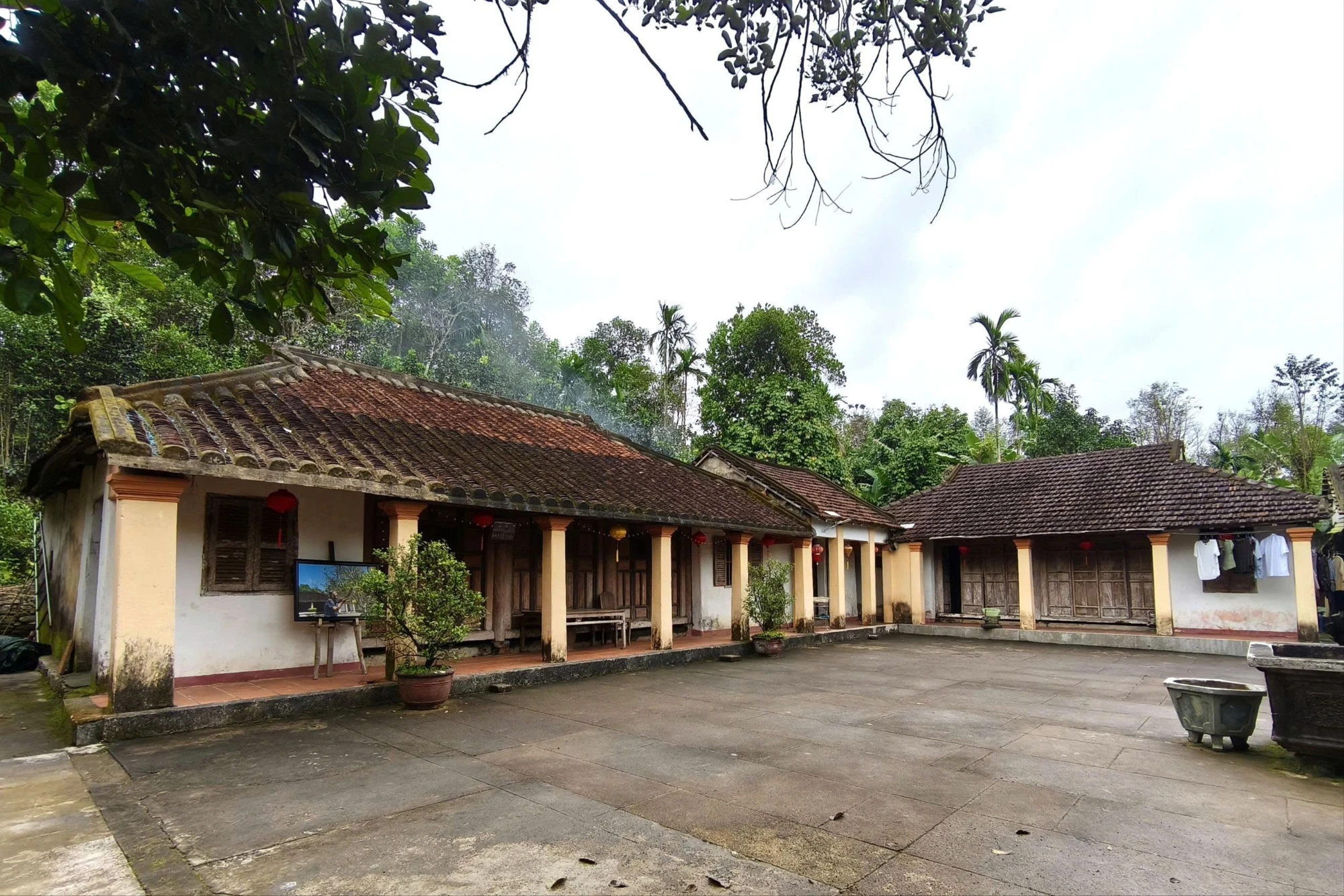 Ngôi nhà cổ ở làng cổ Lộc Yên gần 200 năm tuổi. Ảnh: TN